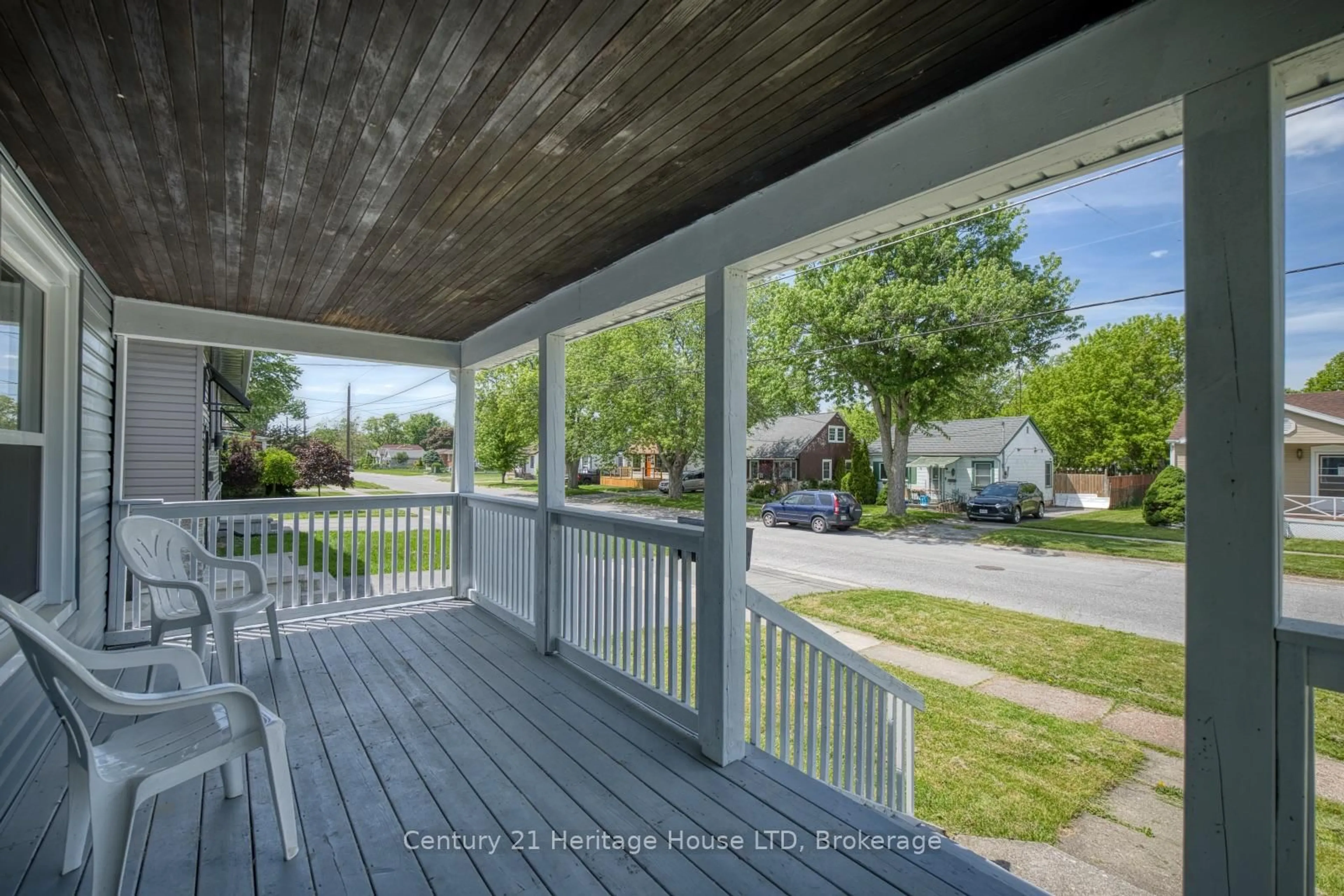 Patio, street for 218 Henrietta St, Fort Erie Ontario L2A 2K5