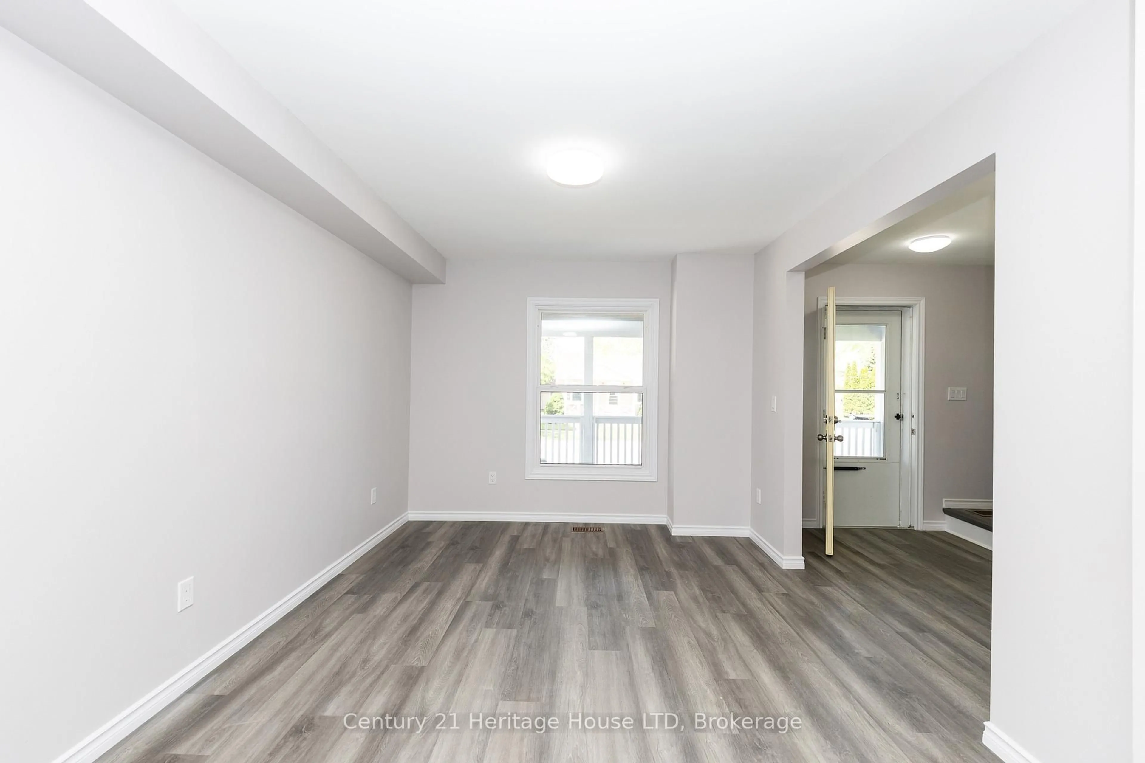 A pic of a room for 218 Henrietta St, Fort Erie Ontario L2A 2K5
