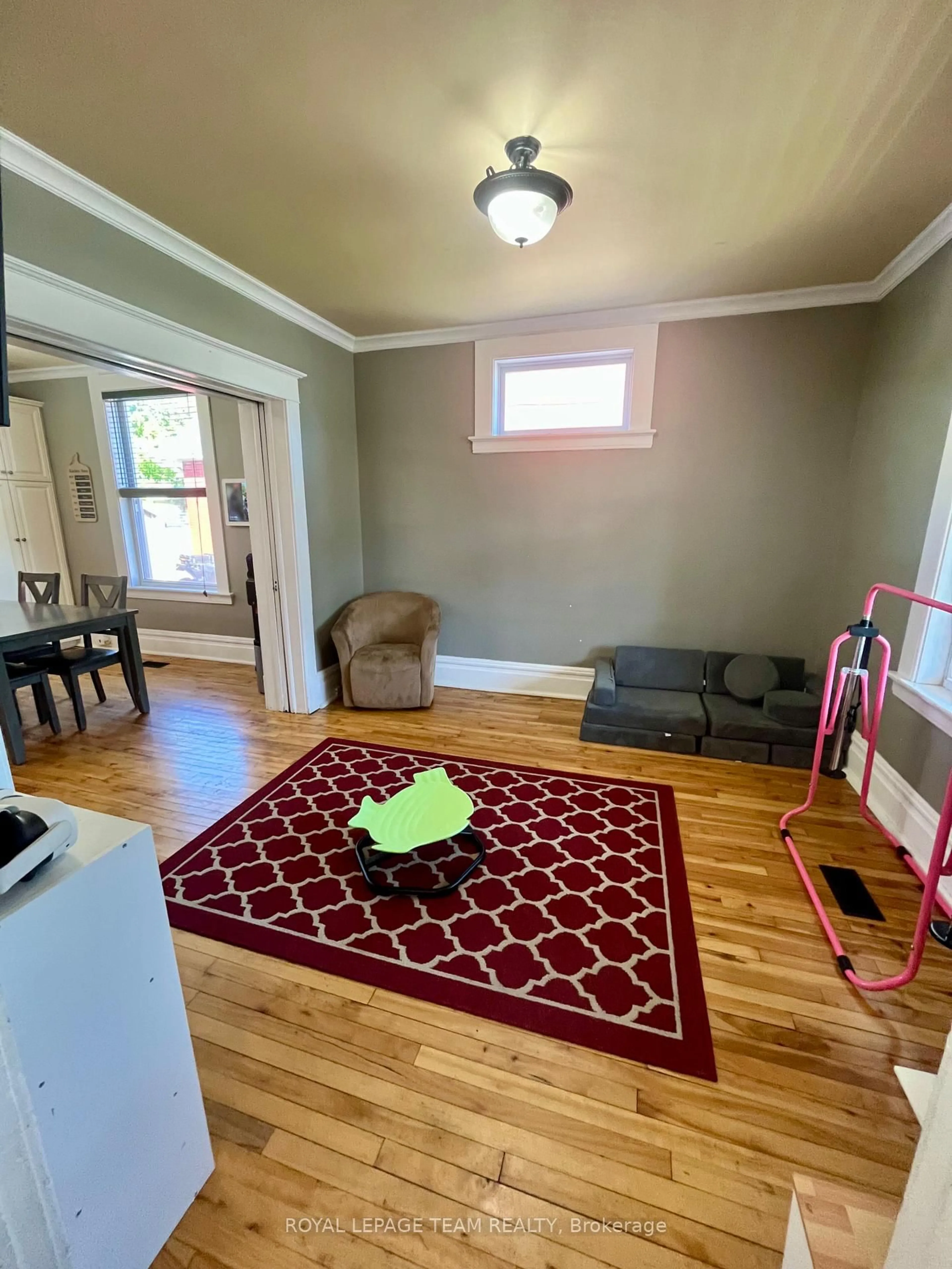 A pic of a room for 71 Argyle St, Renfrew Ontario K7V 1S7