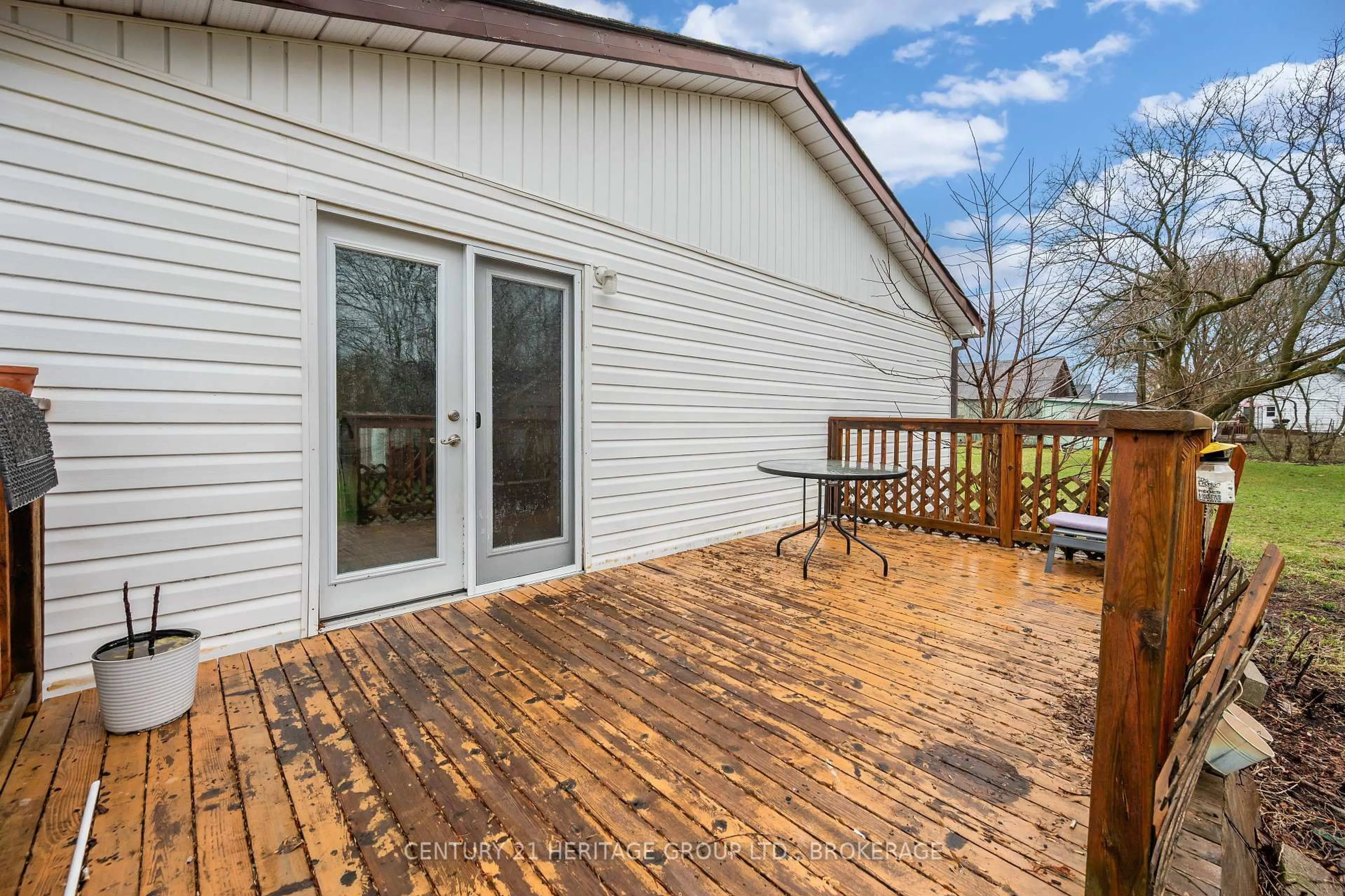 Patio, water/lake/river/ocean view for 11 North St, Bissett Creek Ontario K0H 2H0