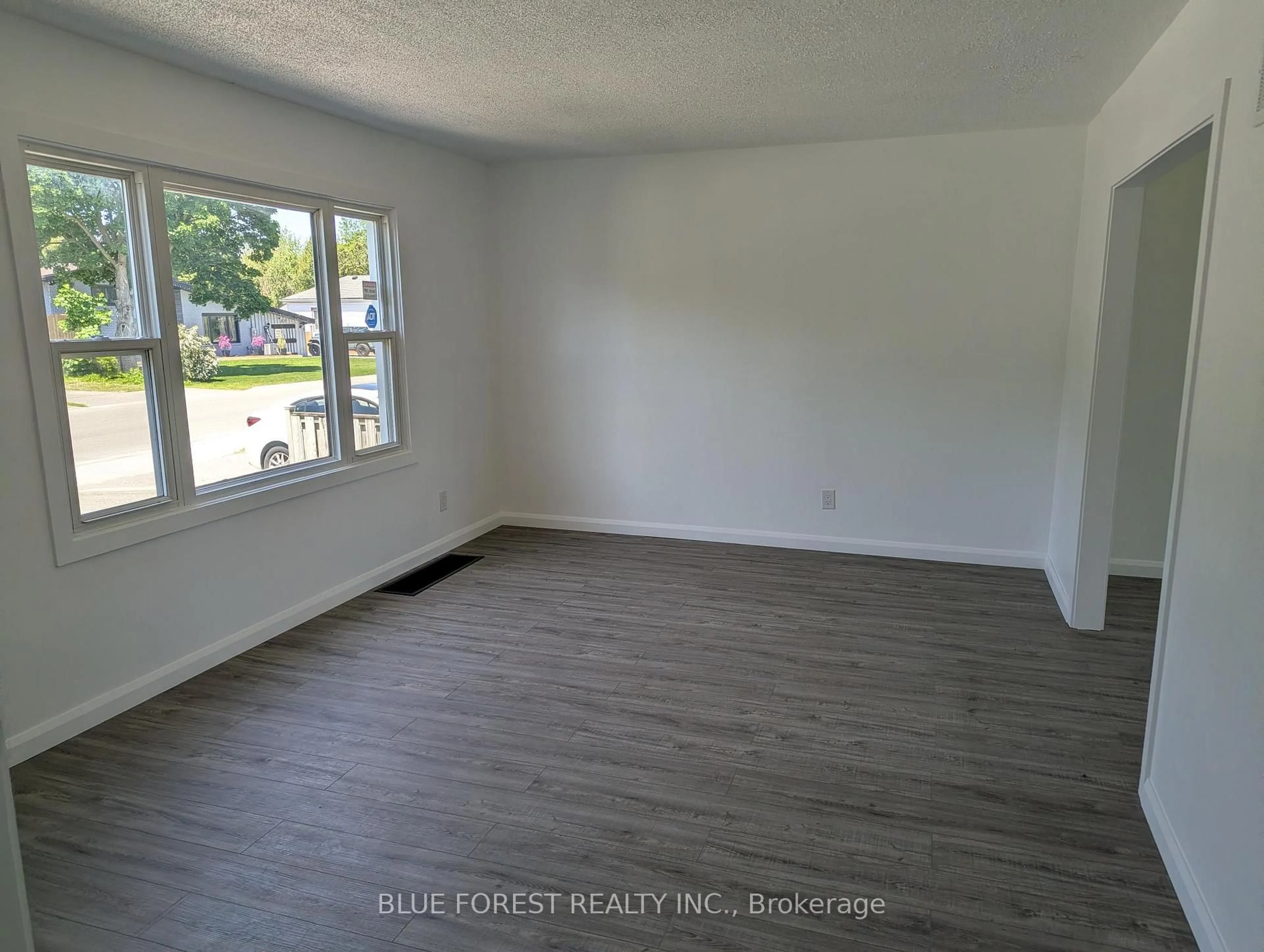 A pic of a room for 40 Wistow St, London East Ontario N5Y 1E1