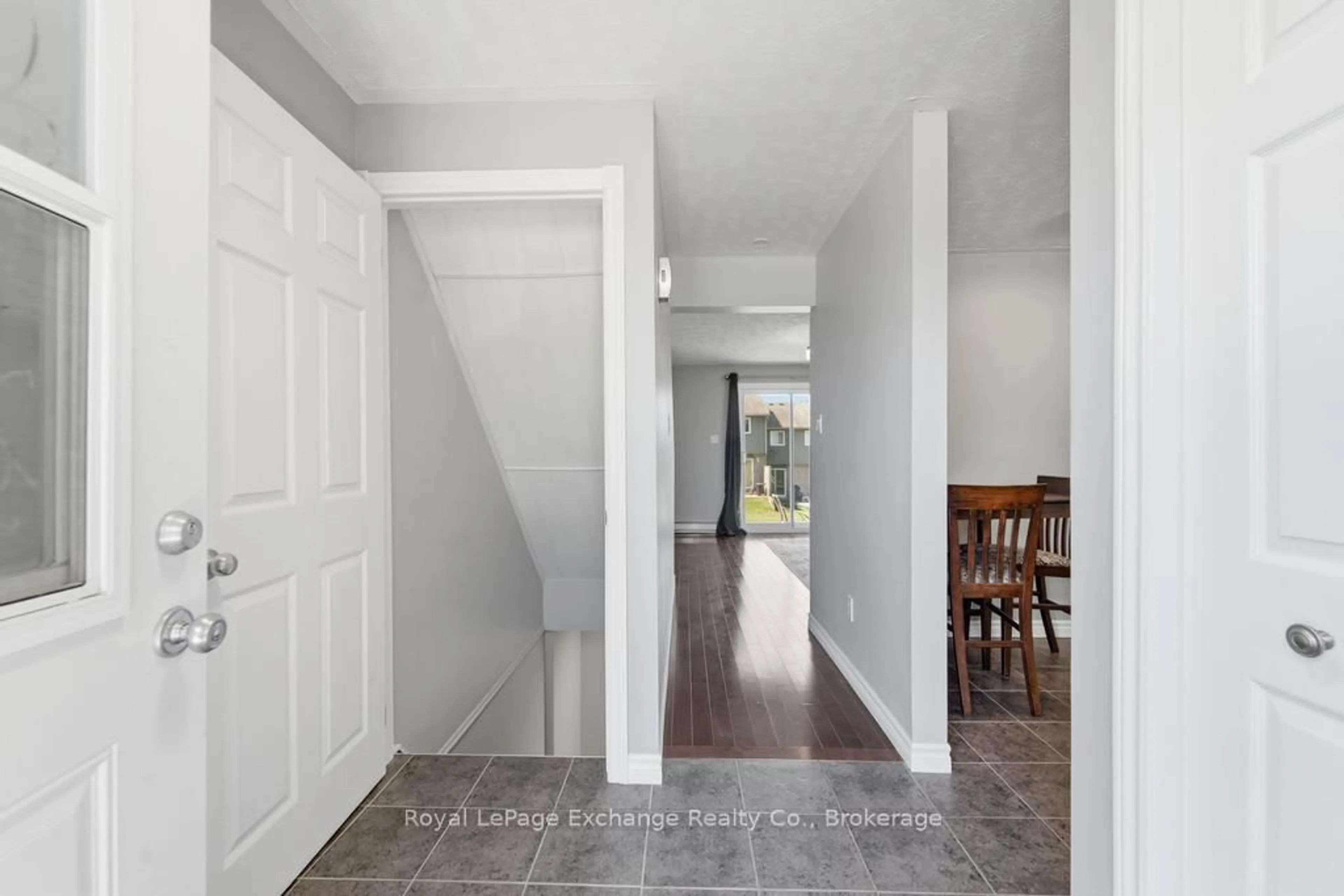 Indoor entryway for 656 Durham St #48, Kincardine Ontario N2Z 1N6