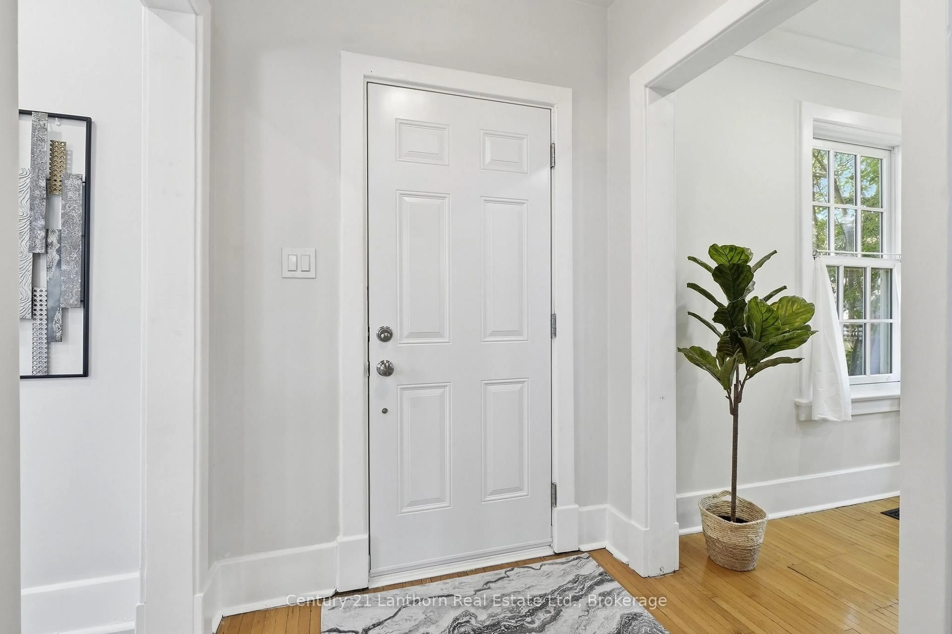 Indoor entryway for 239 Foster Ave, Belleville Ontario K8N 3R4