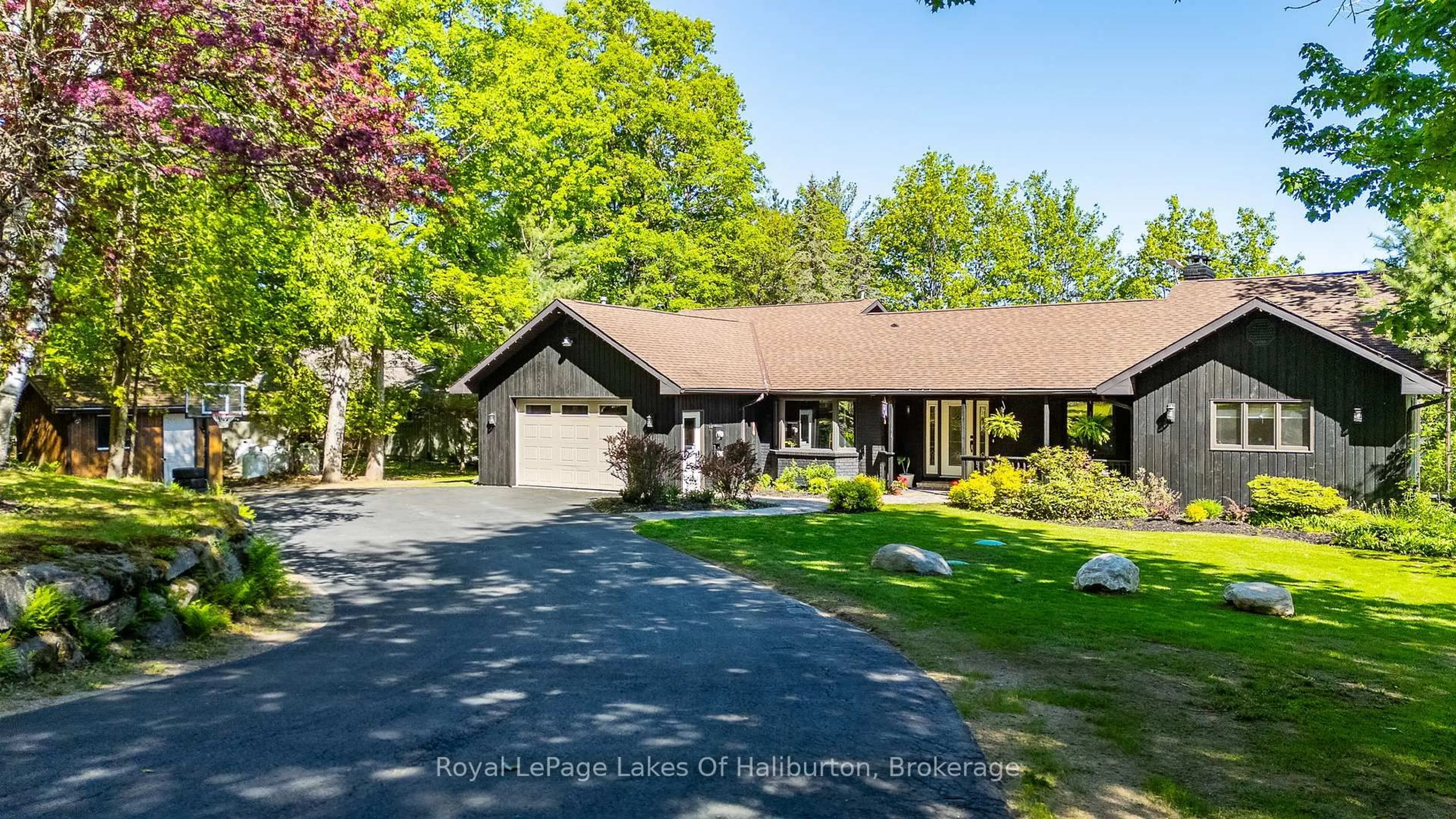 A pic from outside/outdoor area/front of a property/back of a property/a pic from drone, unknown for 2697 Kashagawigamog Lake Rd, Dysart et al Ontario K0M 1S0