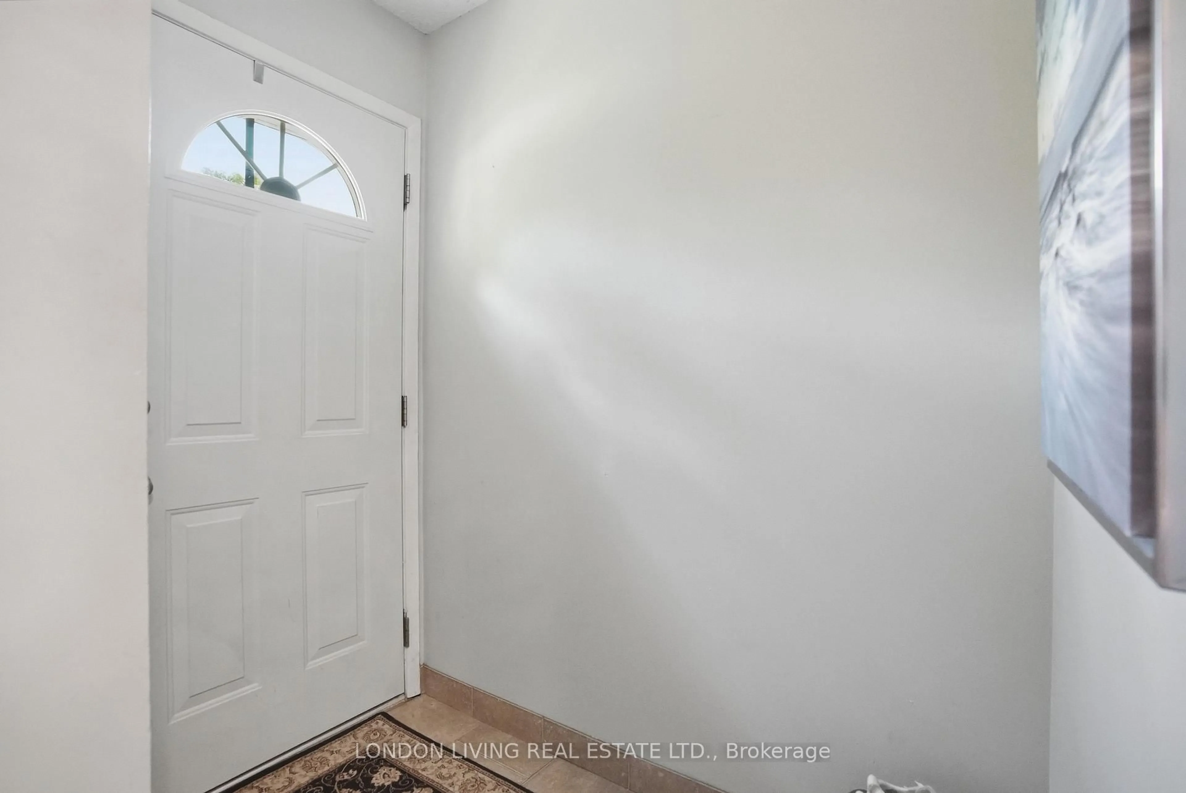 Indoor entryway for 388 Homestead Crt #36, London North Ontario N6G 2E9