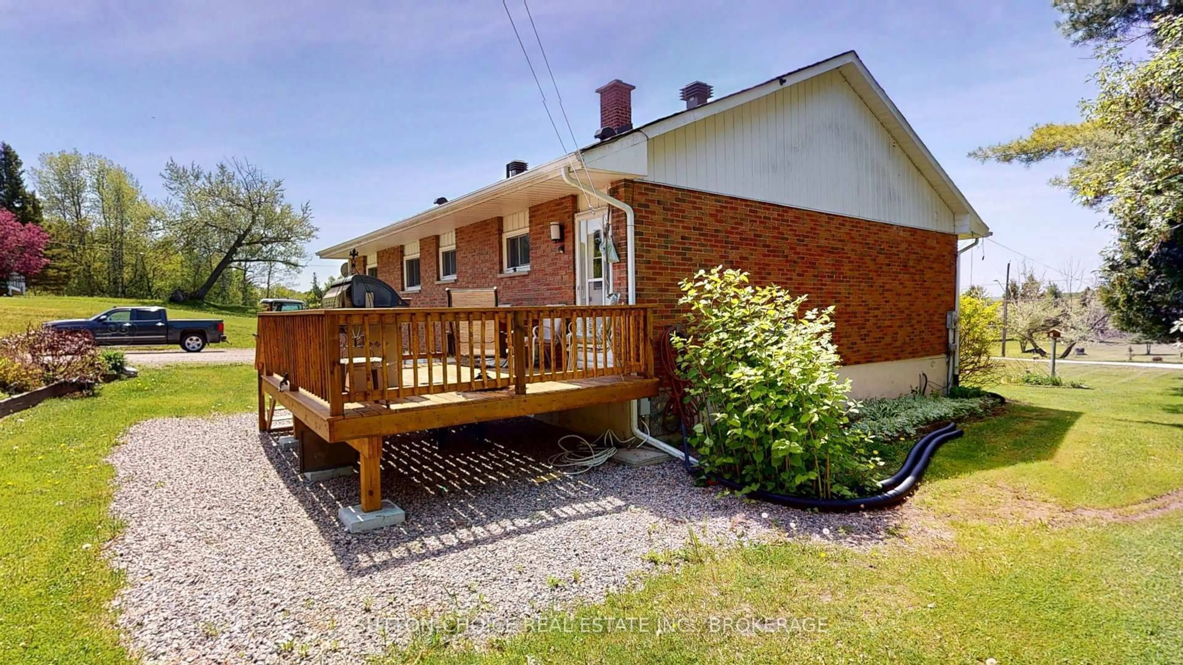 Patio, street for 222 Yonge St, Bonfield Ontario P0H 1E0
