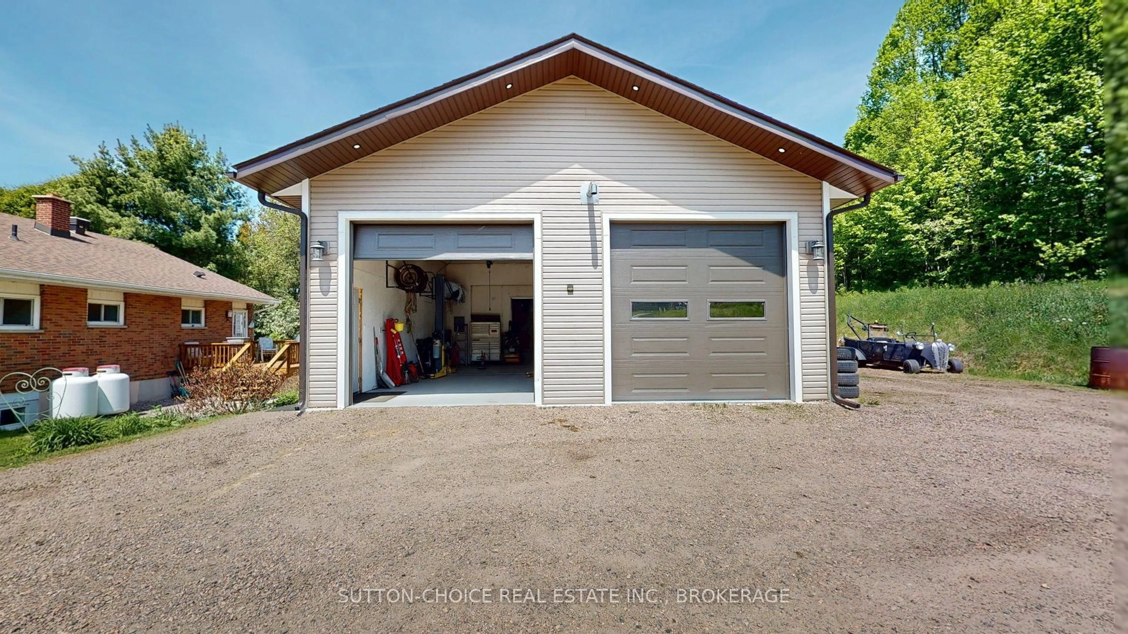 Indoor garage for 222 Yonge St, Bonfield Ontario P0H 1E0