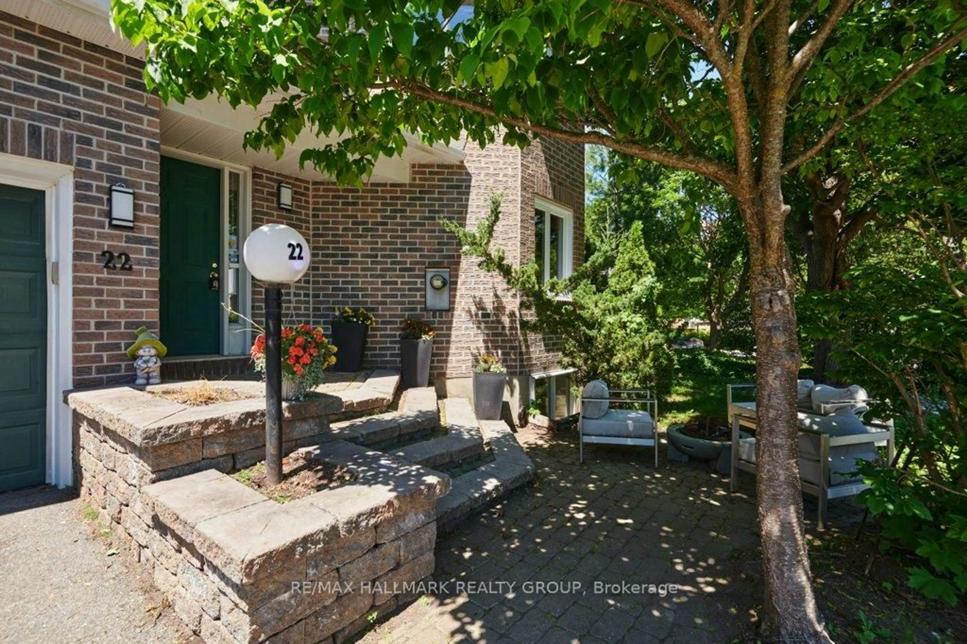 Patio, street for 22 Terrace Dr, Ottawa Ontario K2H 9N2
