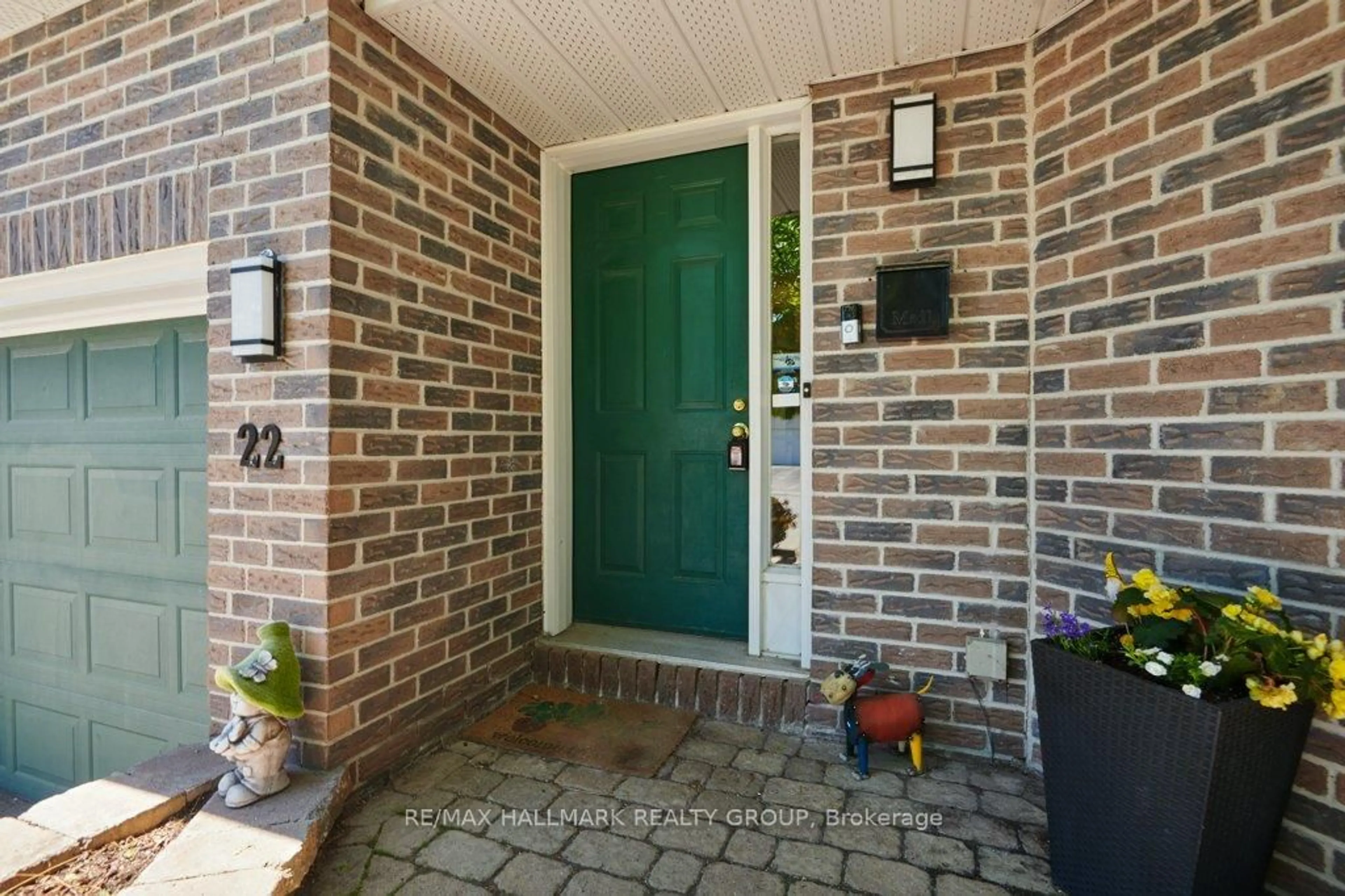 Indoor entryway for 22 Terrace Dr, Ottawa Ontario K2H 9N2
