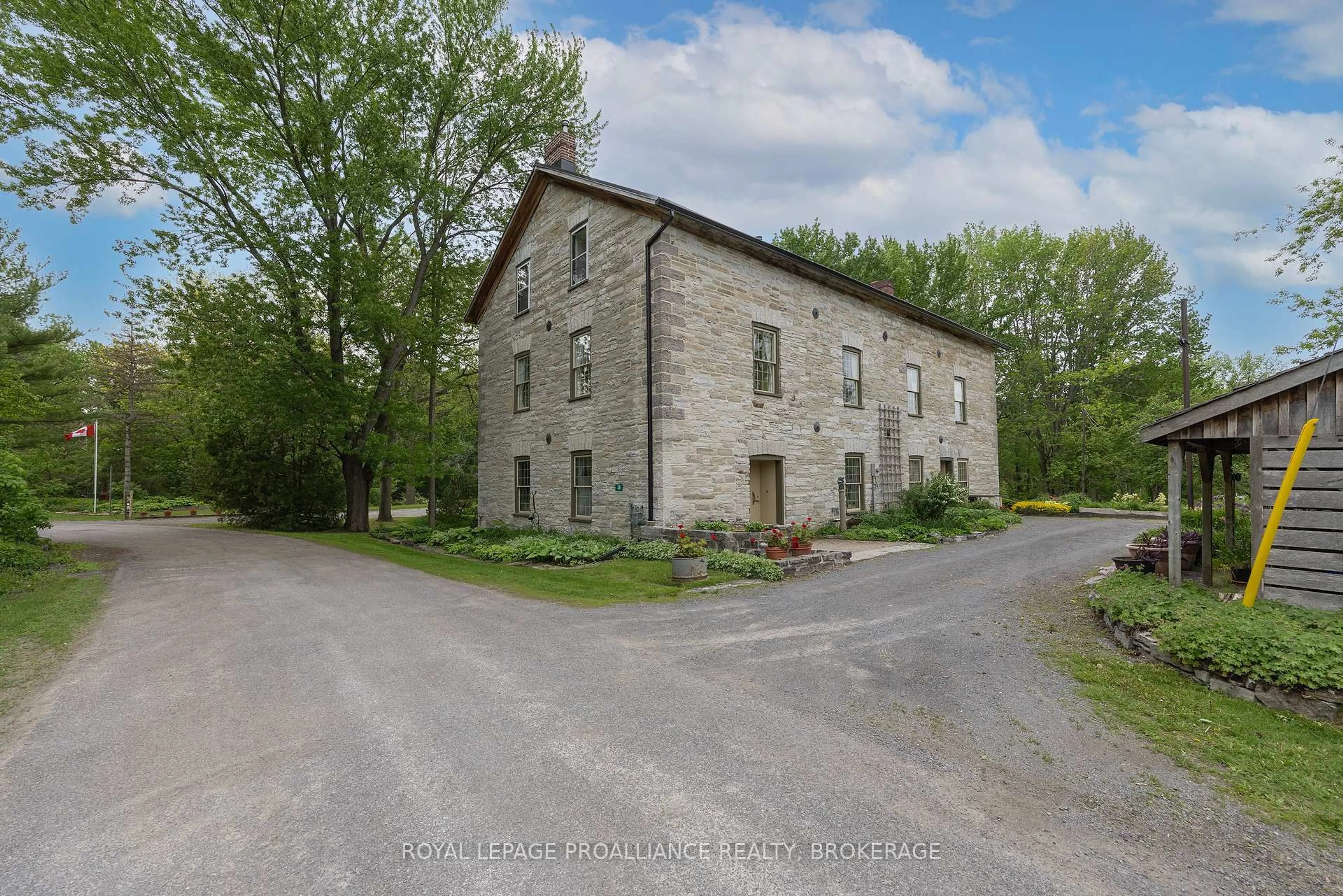 A pic from outside/outdoor area/front of a property/back of a property/a pic from drone, building for 28 Front St, Newburgh Ontario K0K 2S0