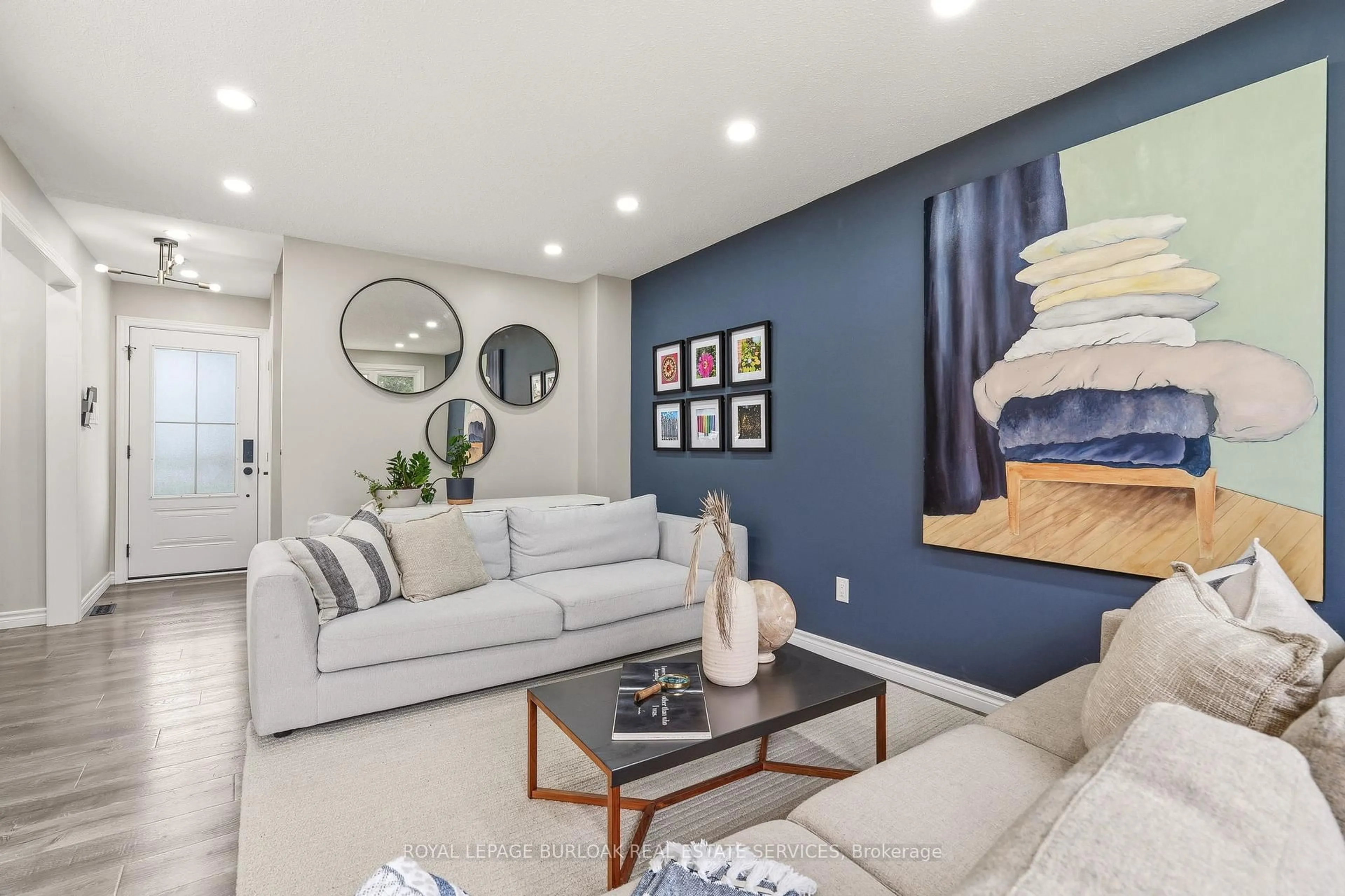 Living room with furniture, unknown for 1191 Limeridge Rd, Hamilton Ontario L8W 1E9
