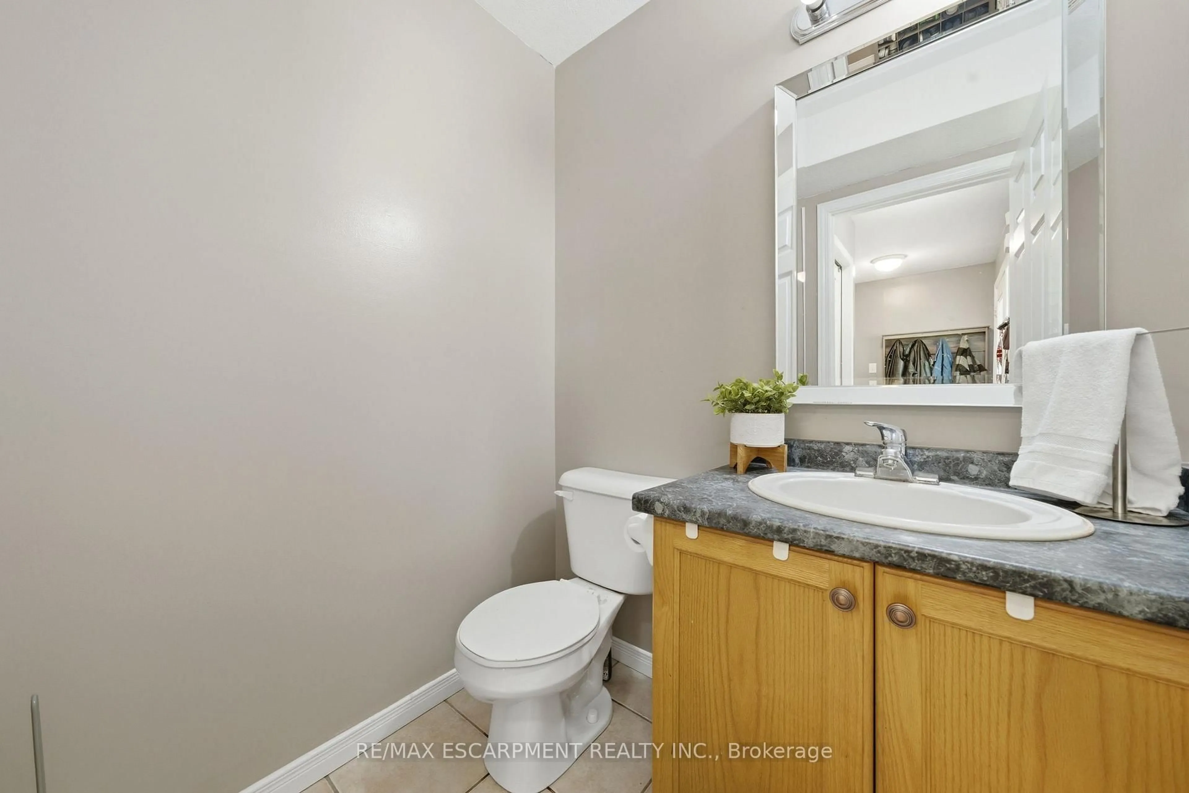 Standard bathroom, unknown for 784 Butternut Ave, Waterloo Ontario N2V 2M3