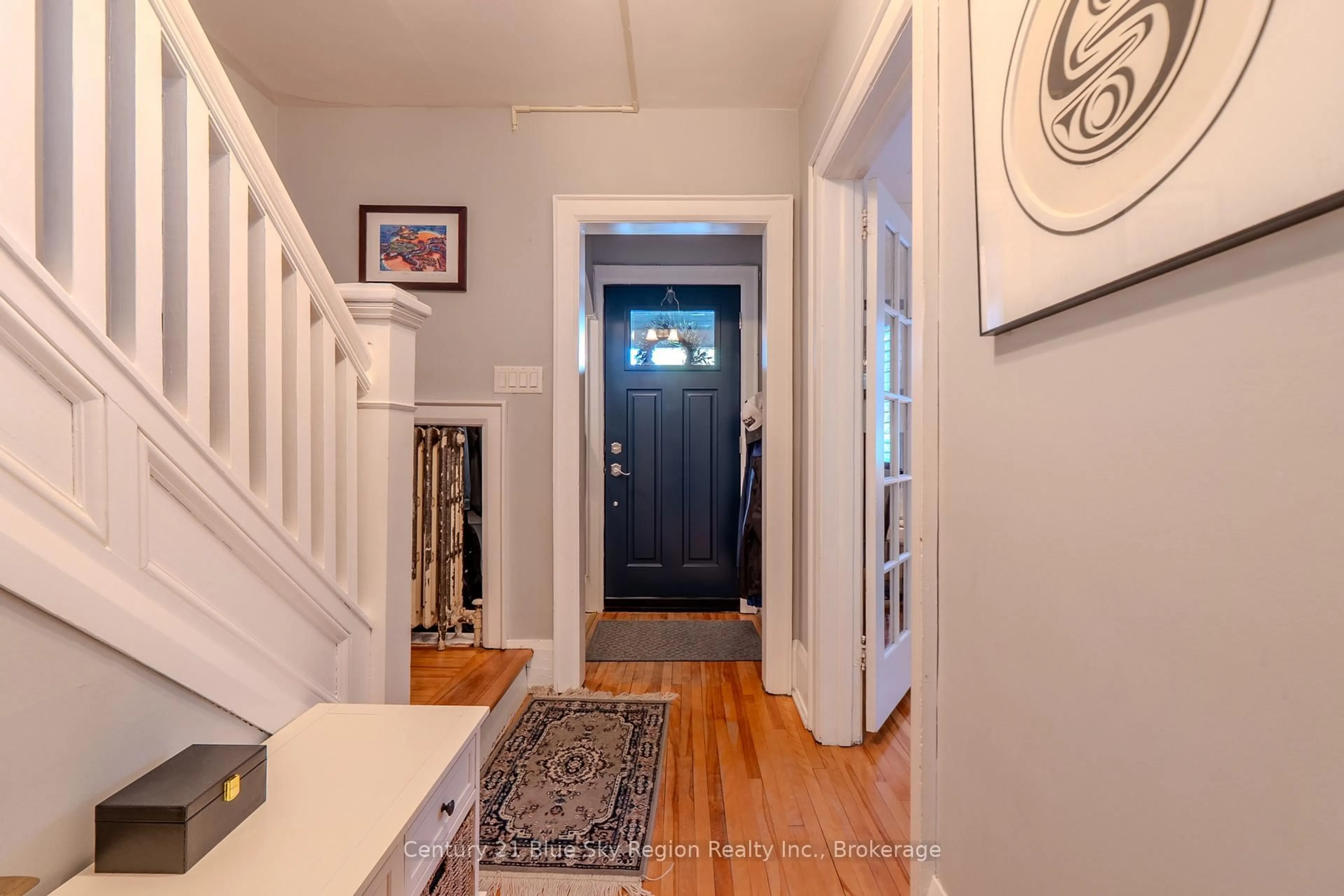 Indoor entryway for 430 Kehoe St, North Bay Ontario P1B 5V6