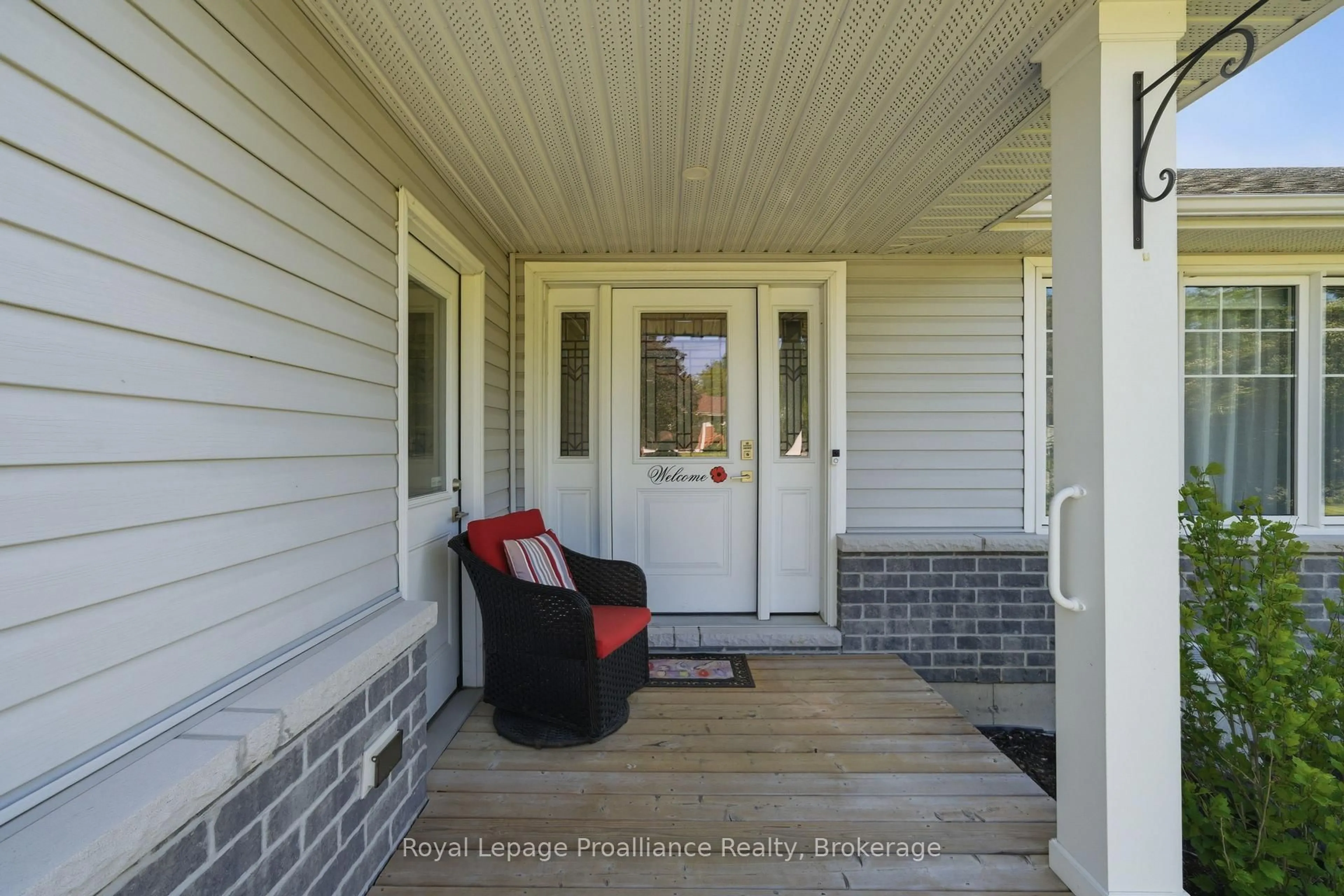 Indoor entryway for 568 Whites Rd, Trenton Ontario K8V 5P8