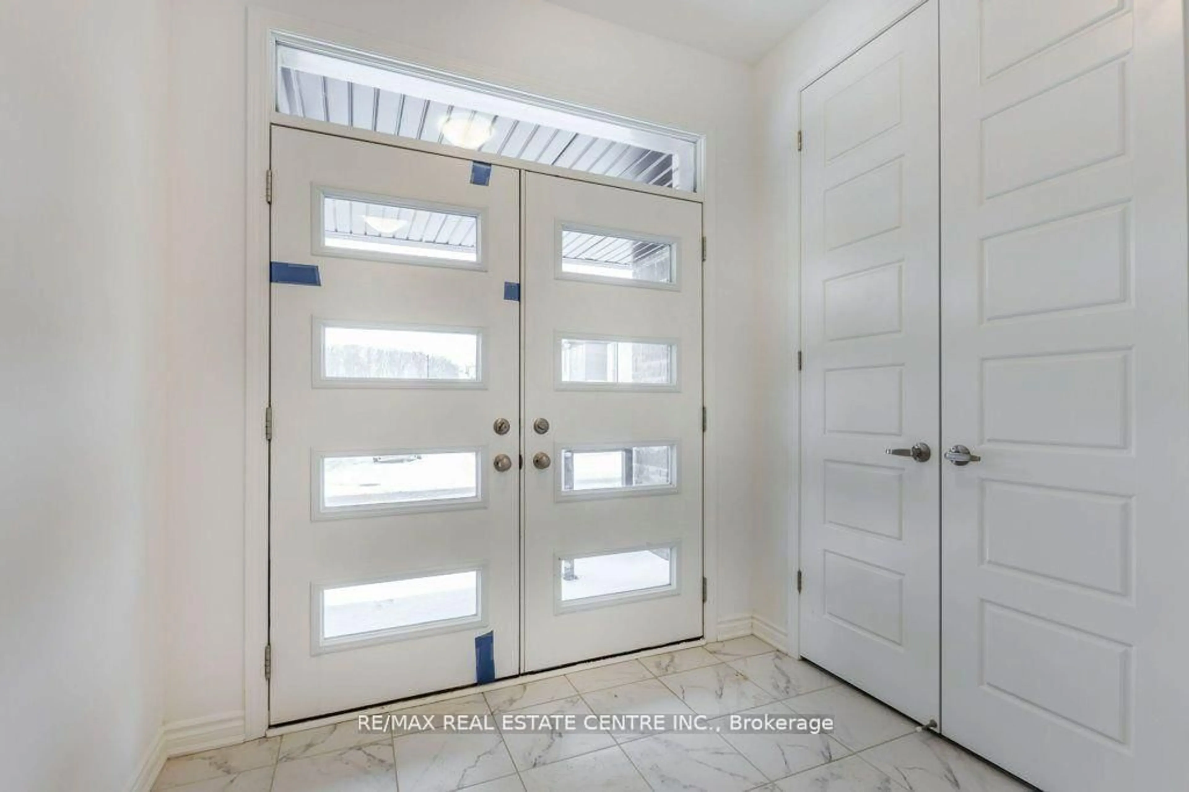 Indoor entryway for 19 Sitler St, Kitchener Ontario N2R 0T2
