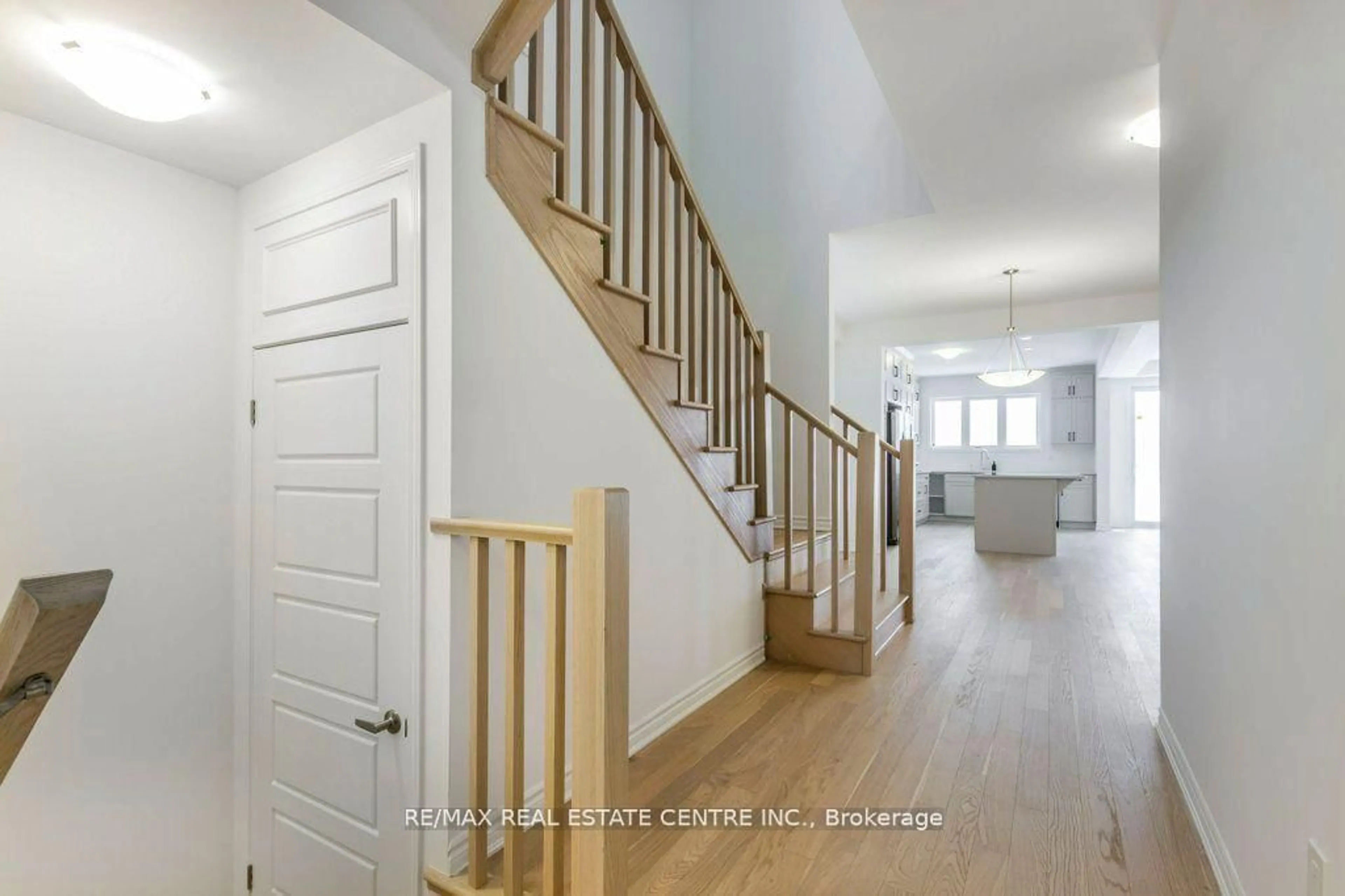Indoor entryway for 19 Sitler St, Kitchener Ontario N2R 0T2