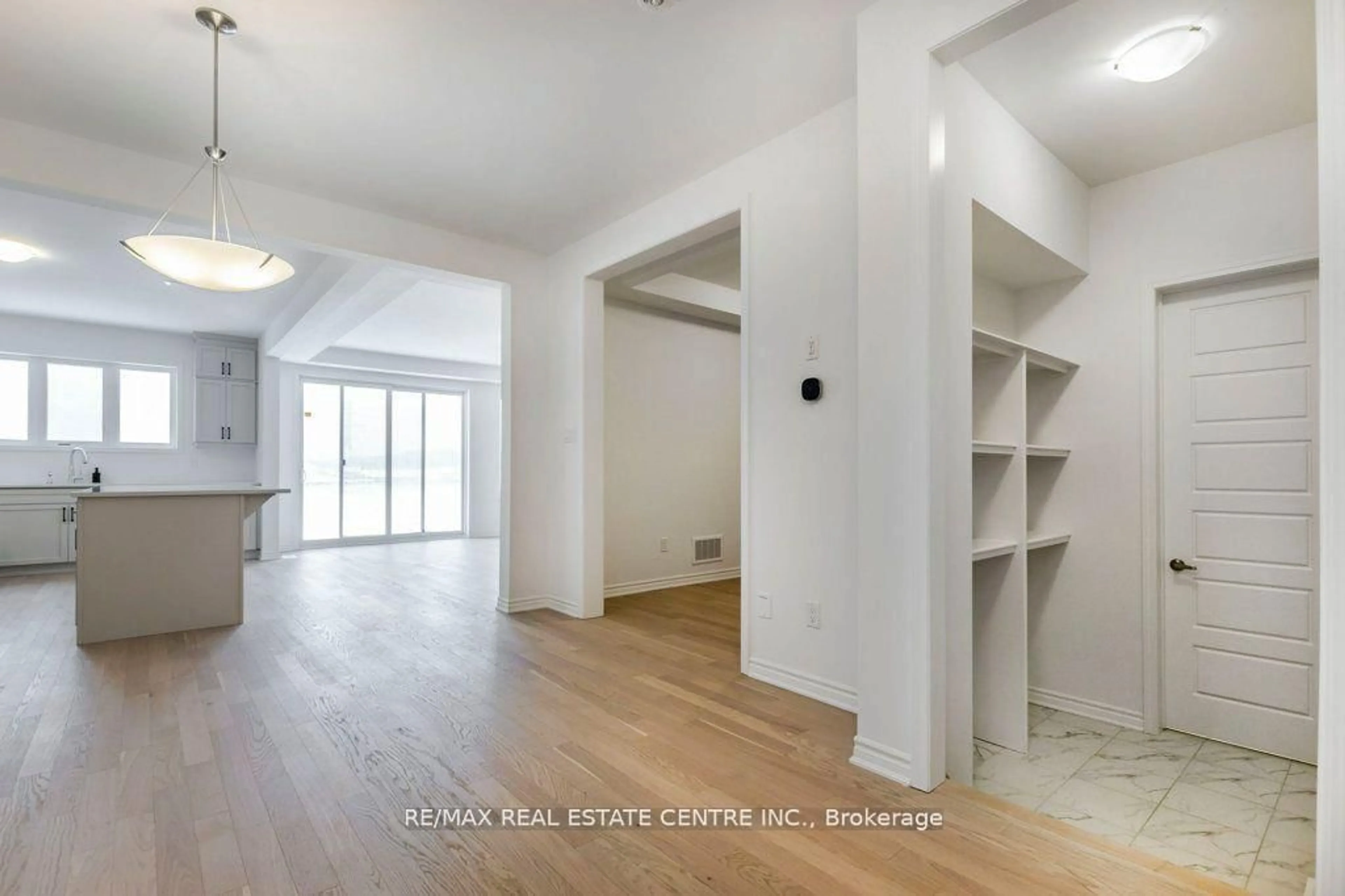 Indoor entryway for 19 Sitler St, Kitchener Ontario N2R 0T2