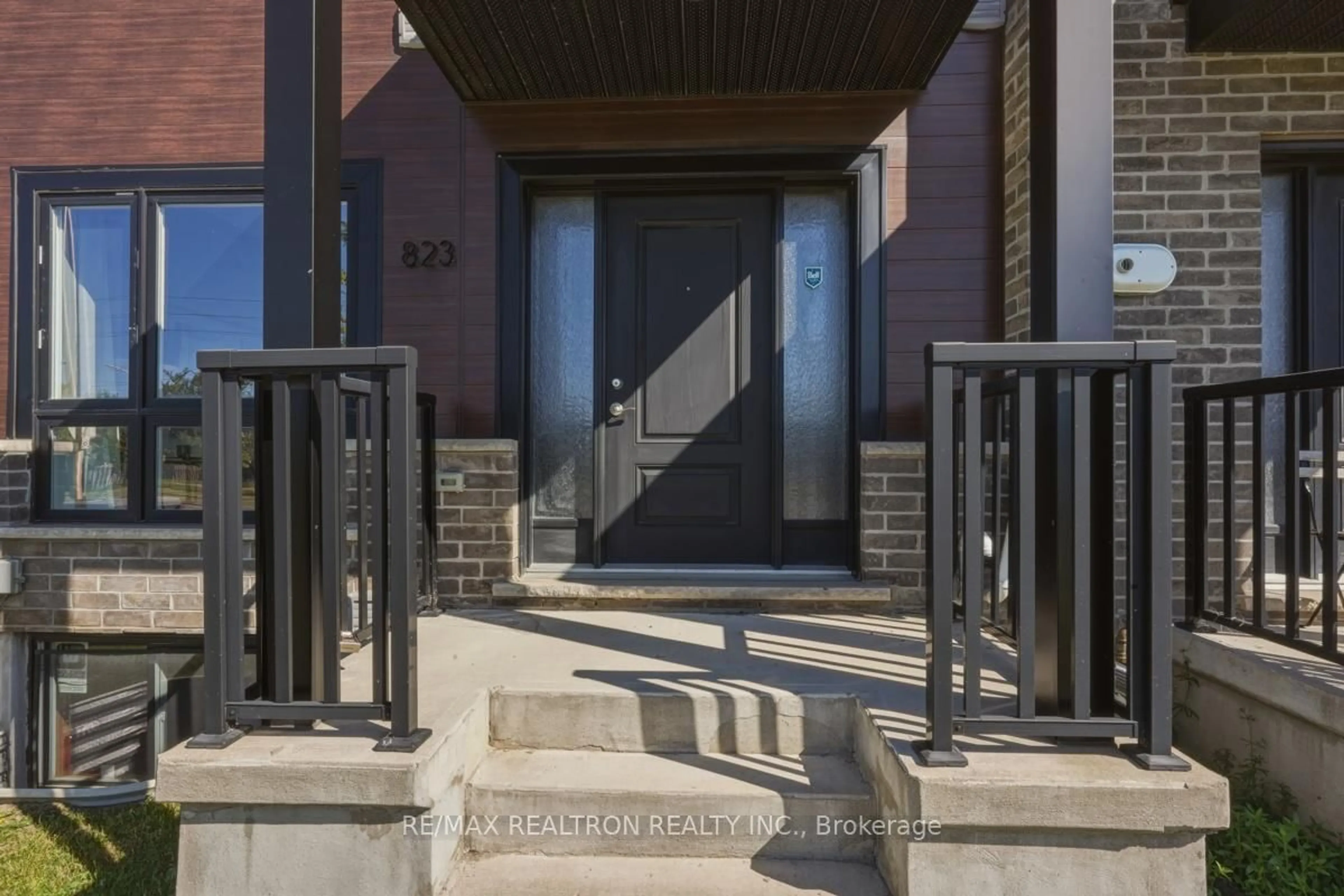Unknown for 823 Sarnia Rd, London North Ontario N6H 0K3