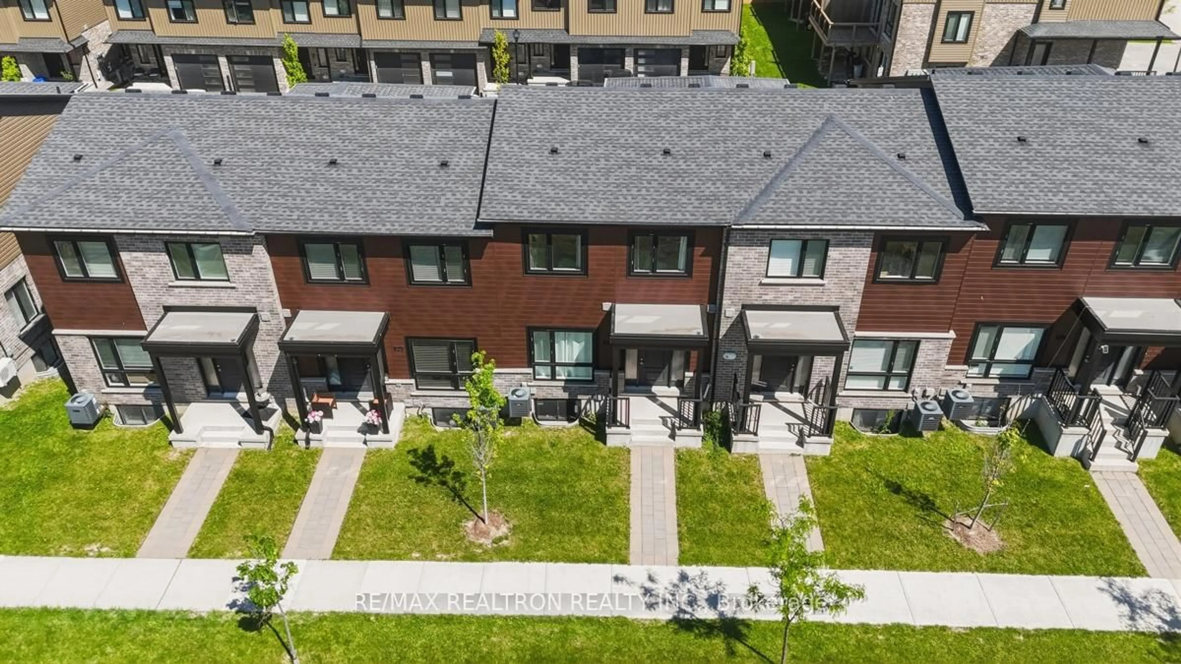 A pic from outside/outdoor area/front of a property/back of a property/a pic from drone, unknown for 823 Sarnia Rd, London North Ontario N6H 0K3