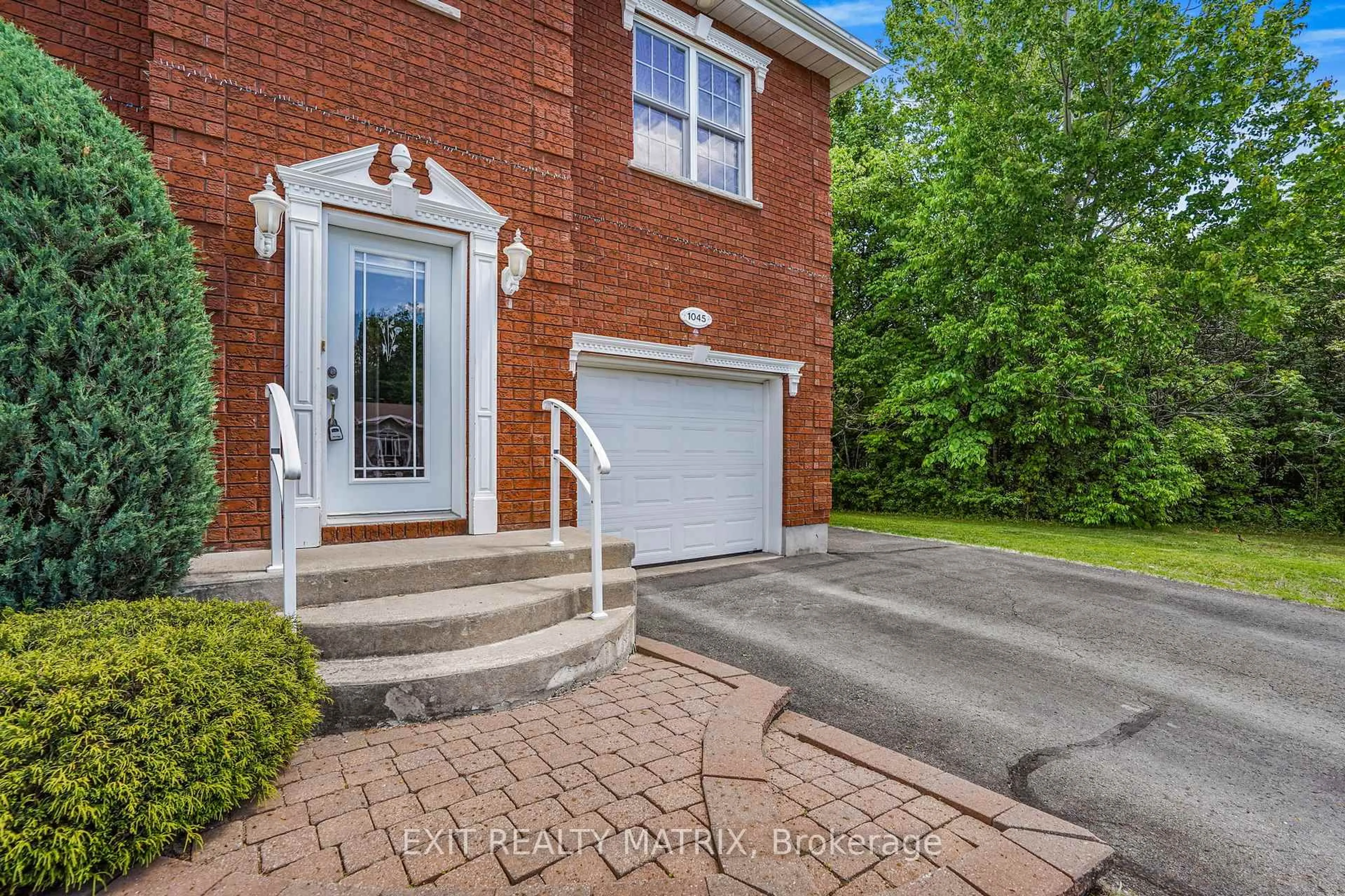 Home with brick exterior material, street for 1045 Sidney St, Hawkesbury Ontario K6A 3N2