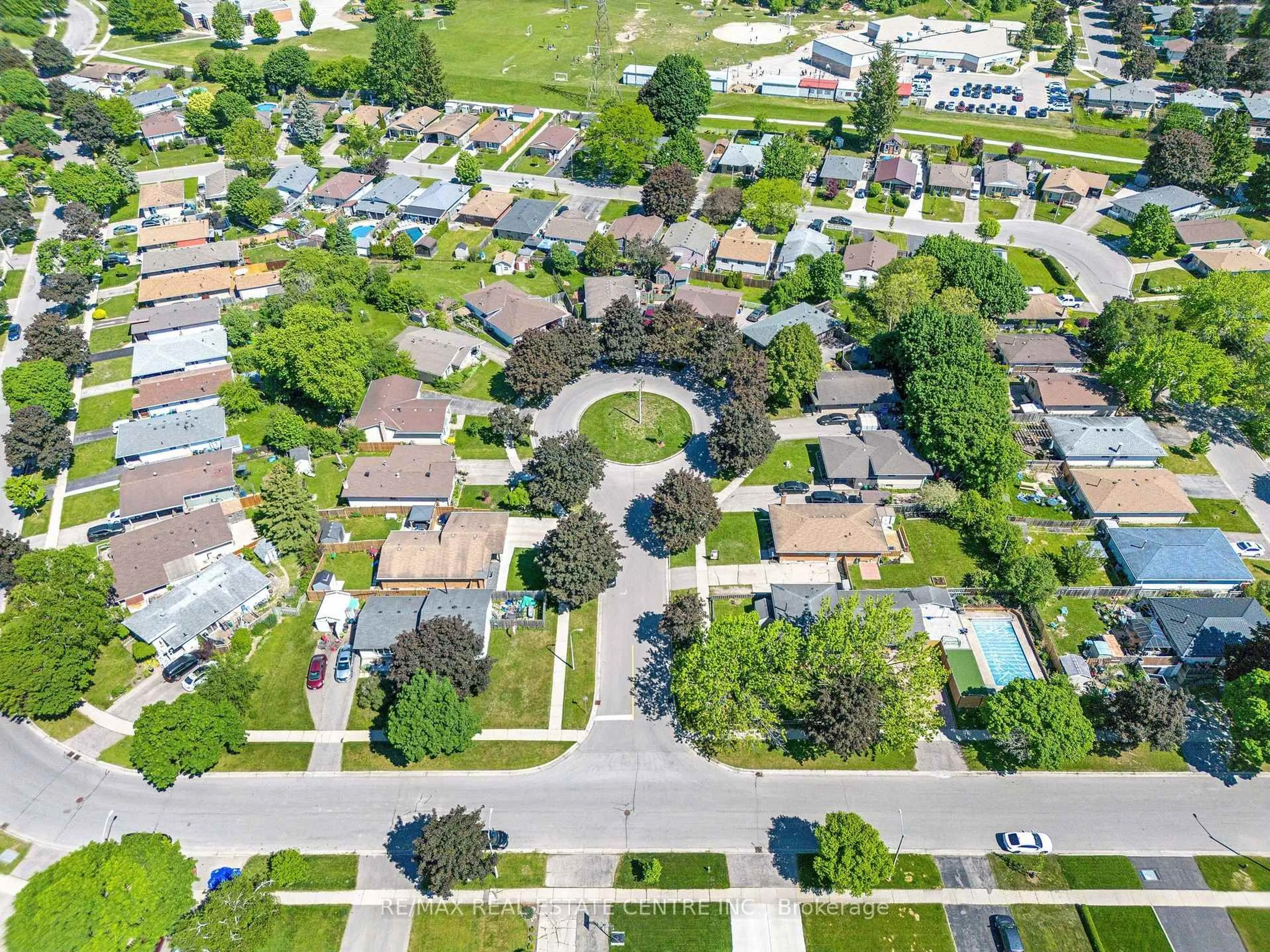 A pic from outside/outdoor area/front of a property/back of a property/a pic from drone, street for 12 Selkirk Crt, Kitchener Ontario N2E 1M3