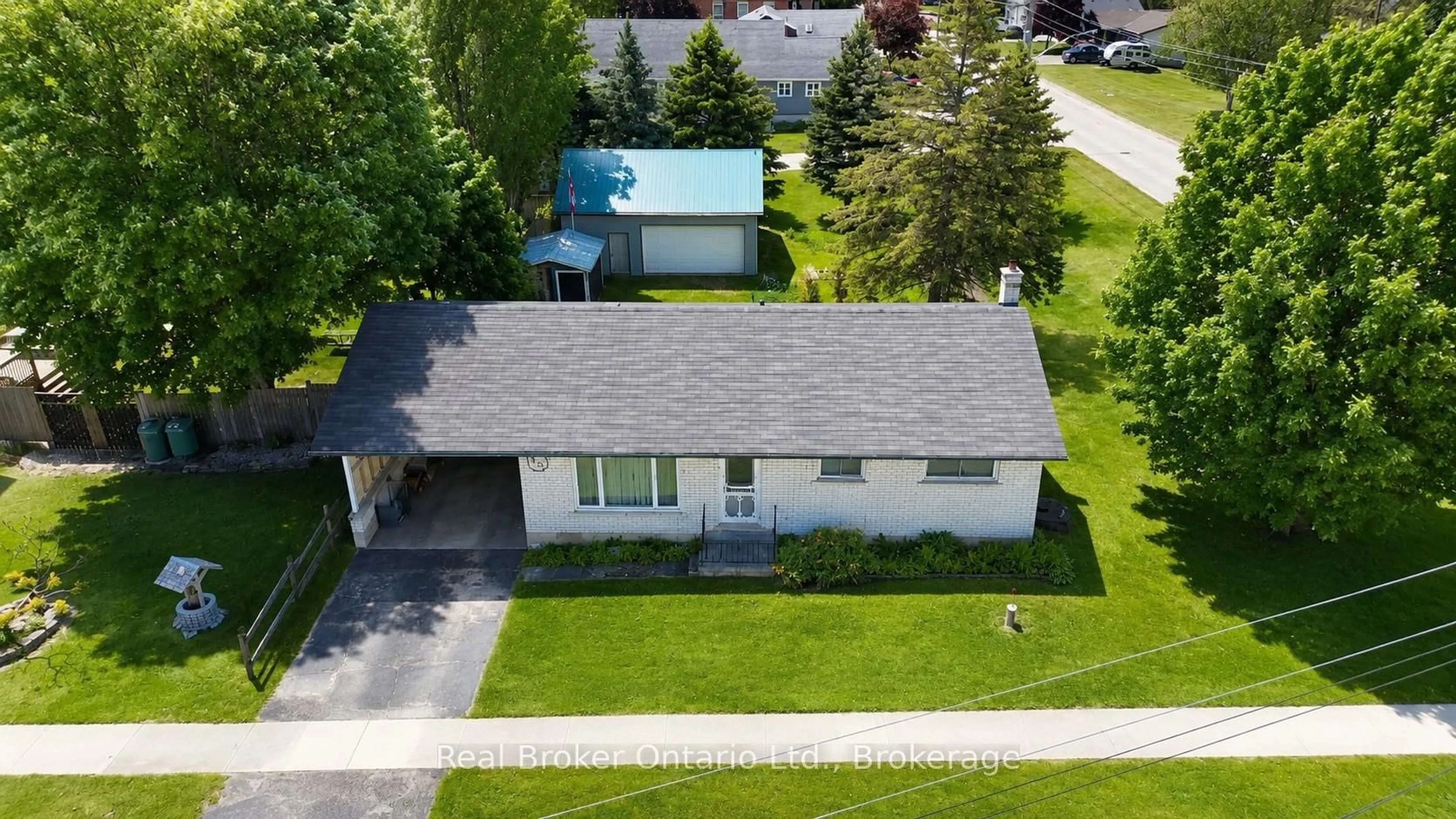 A pic from outside/outdoor area/front of a property/back of a property/a pic from drone, street for 815 Albert St, West Grey Ontario N0G 1C0
