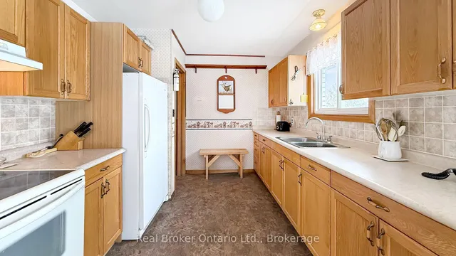 815 Albert St, West Grey 3