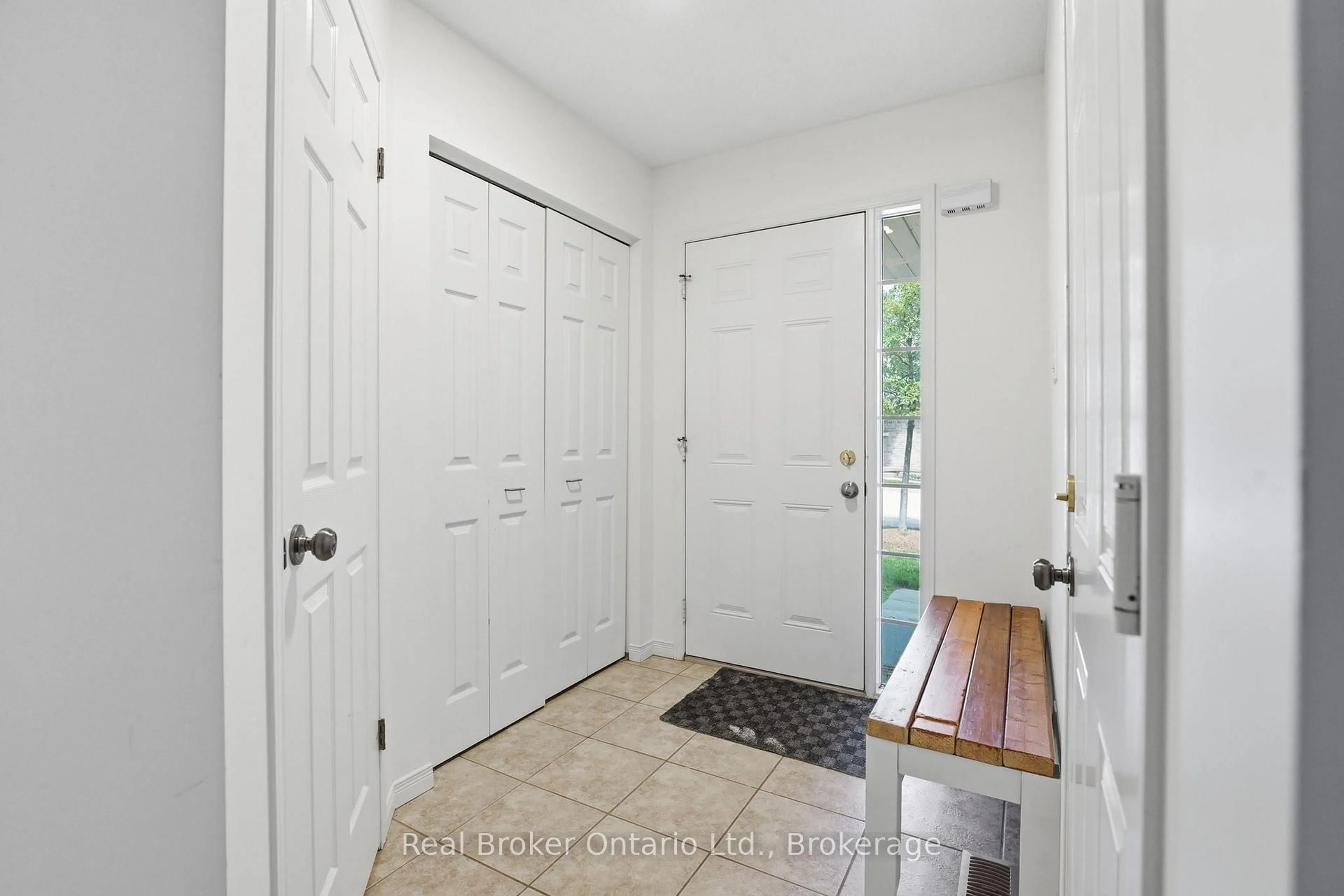 Indoor entryway for 10 Fallowfield Dr #19, Kitchener Ontario N2C 0A4