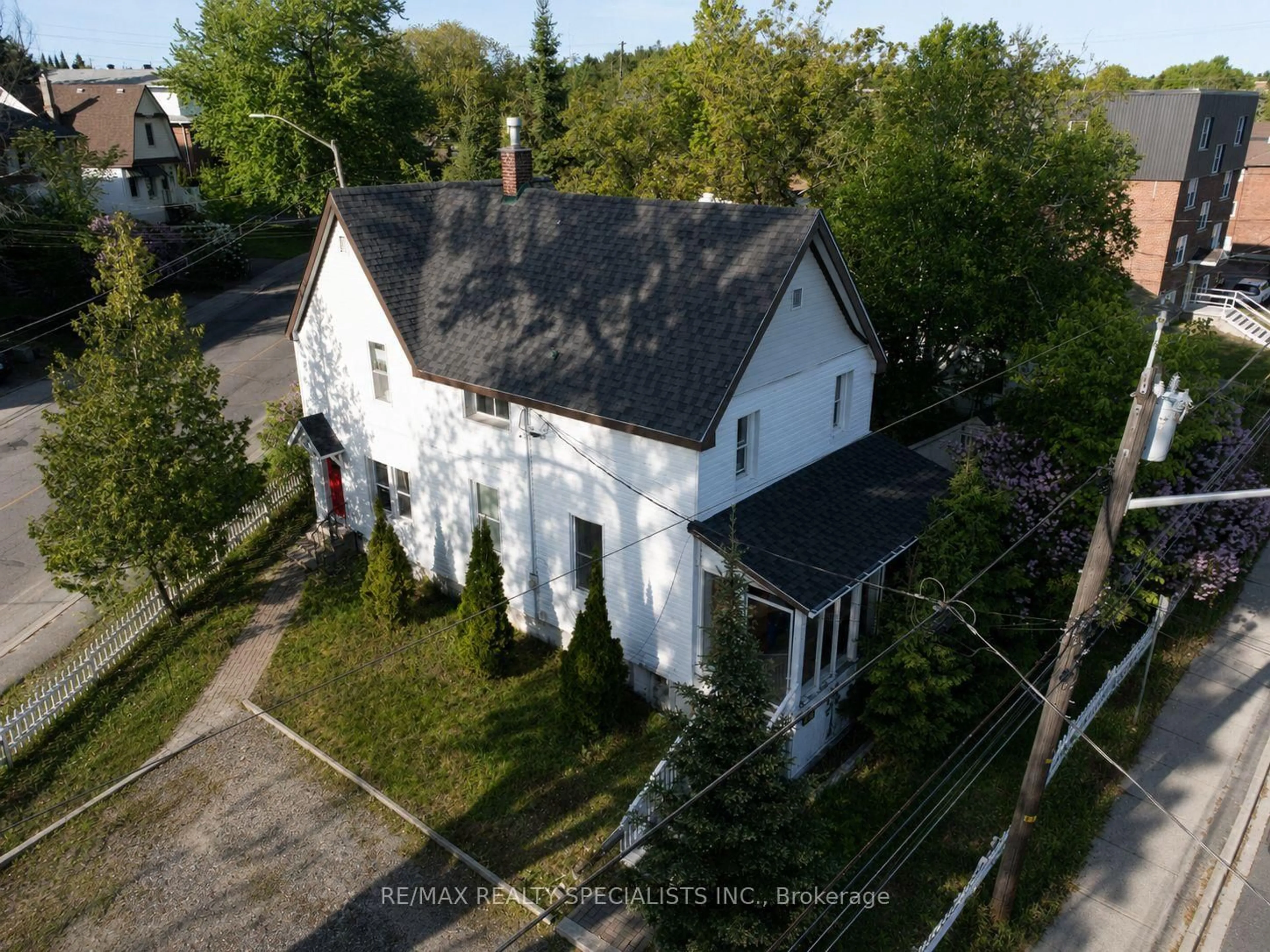 A pic from outside/outdoor area/front of a property/back of a property/a pic from drone, unknown for 348 Morris St, Greater Sudbury Ontario P3B 1B6