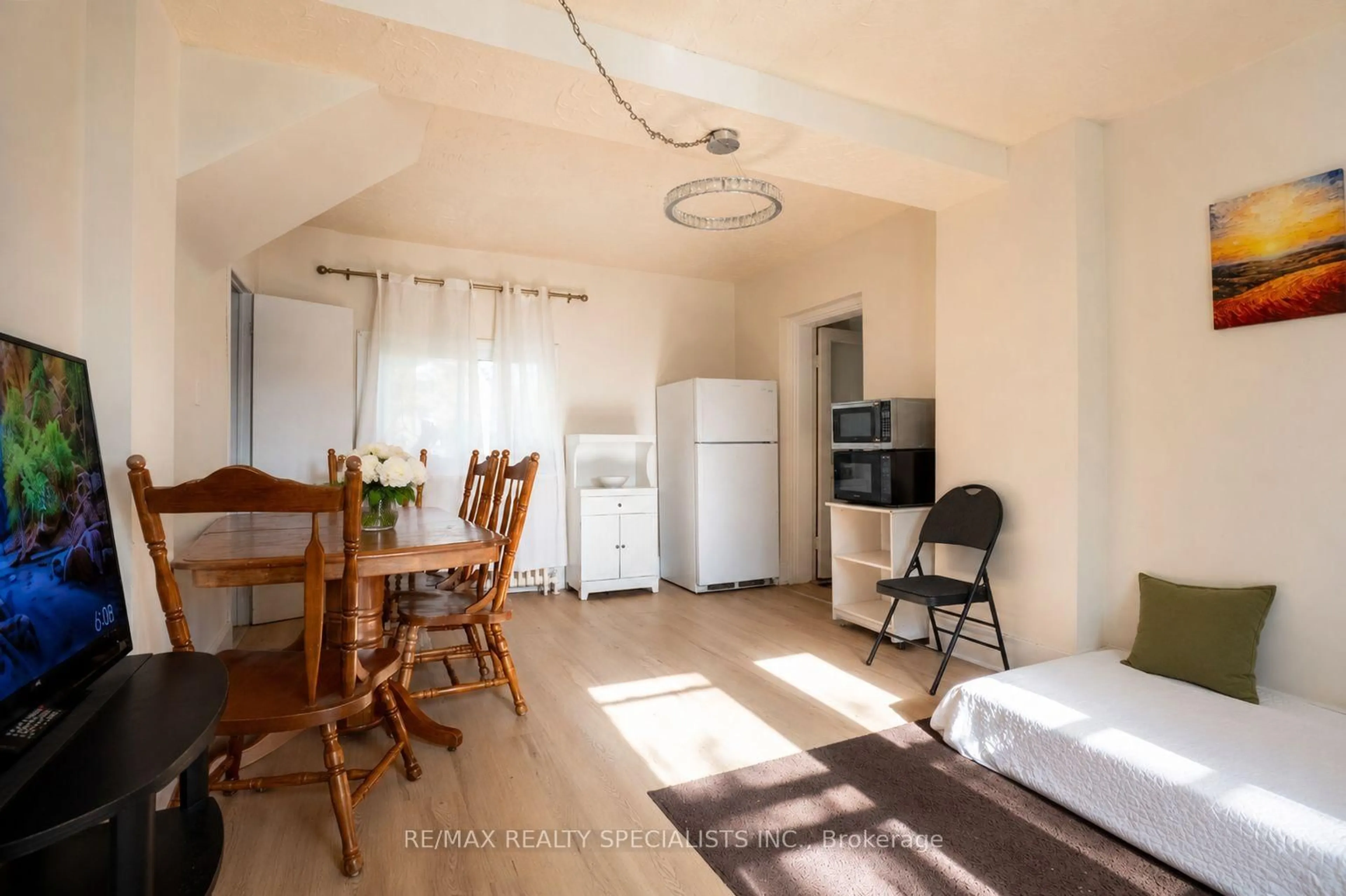 A pic of a room for 348 Morris St, Greater Sudbury Ontario P3B 1B6