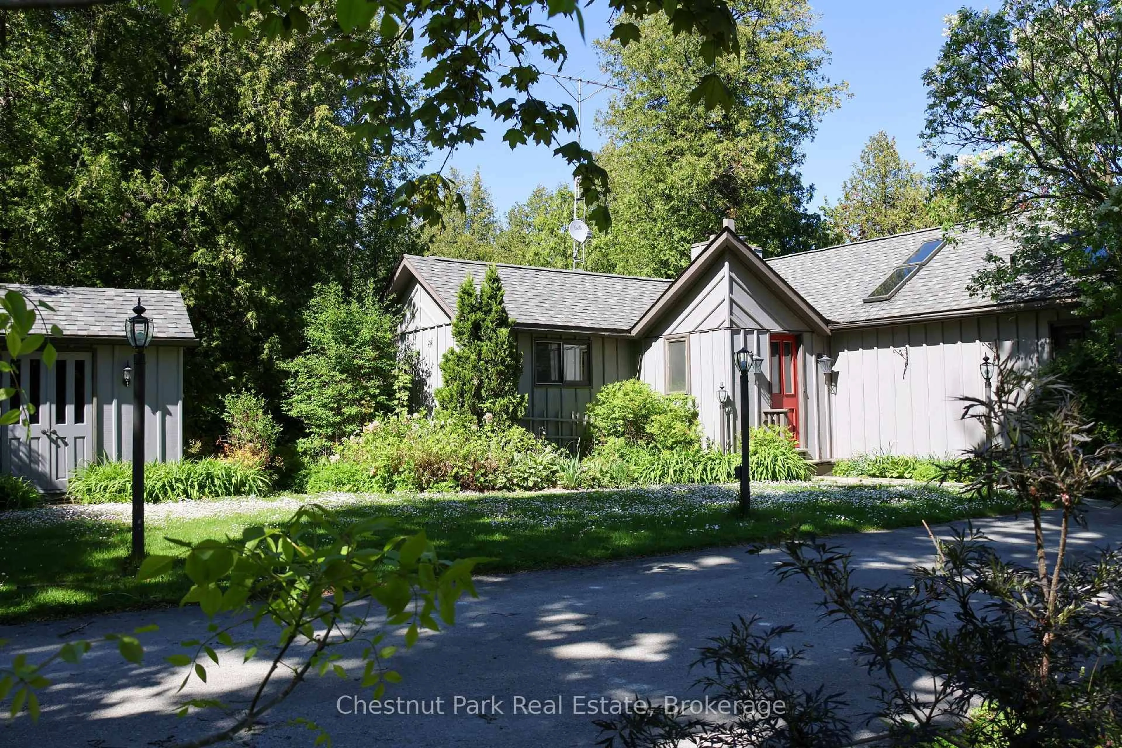 A pic from outside/outdoor area/front of a property/back of a property/a pic from drone, street for 225 Cedar Ave, Meaford Ontario N4L 1W5