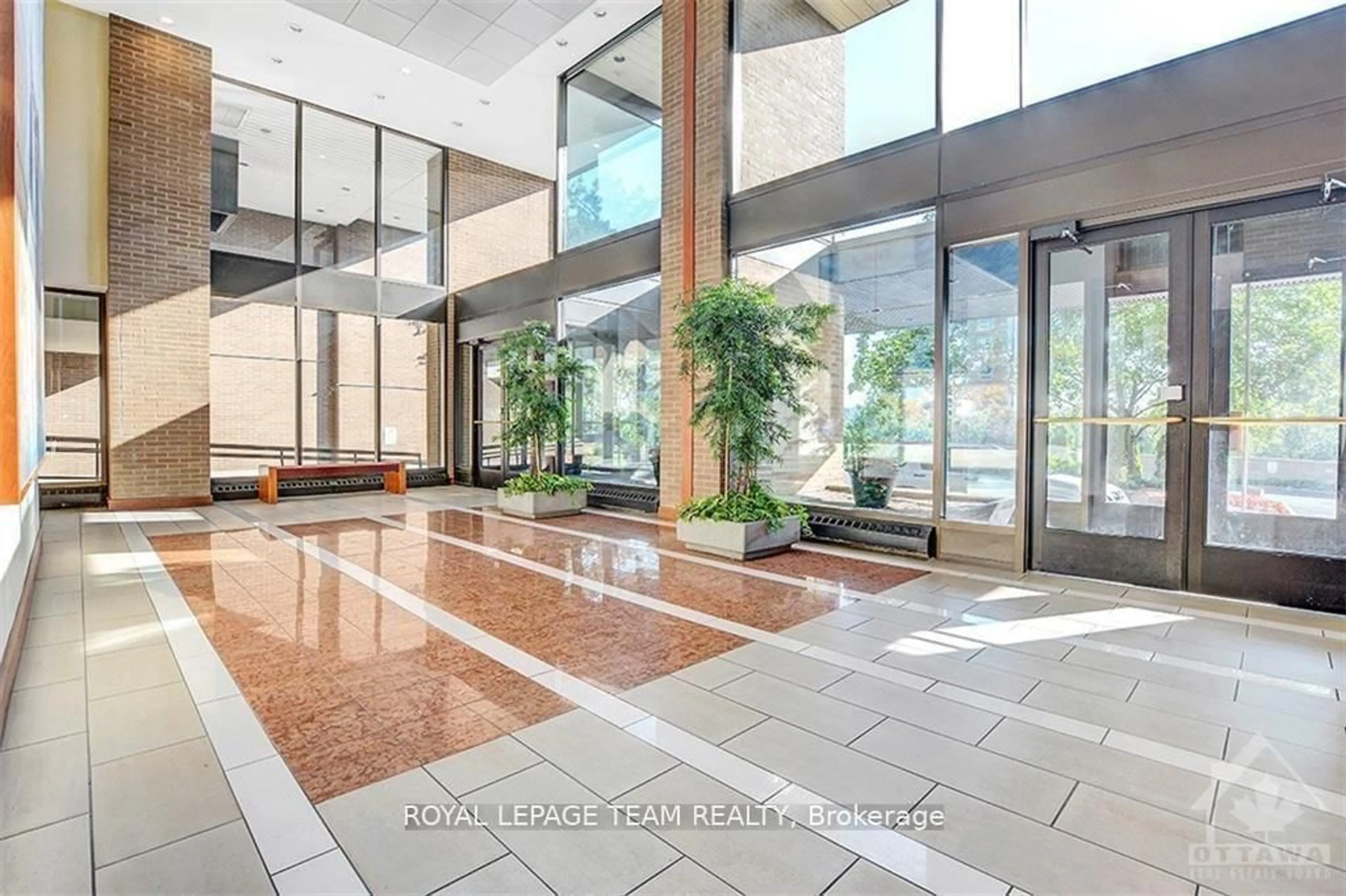 Indoor foyer for 515 ST LAURENT Blvd #644, Ottawa Ontario K1K 3X5