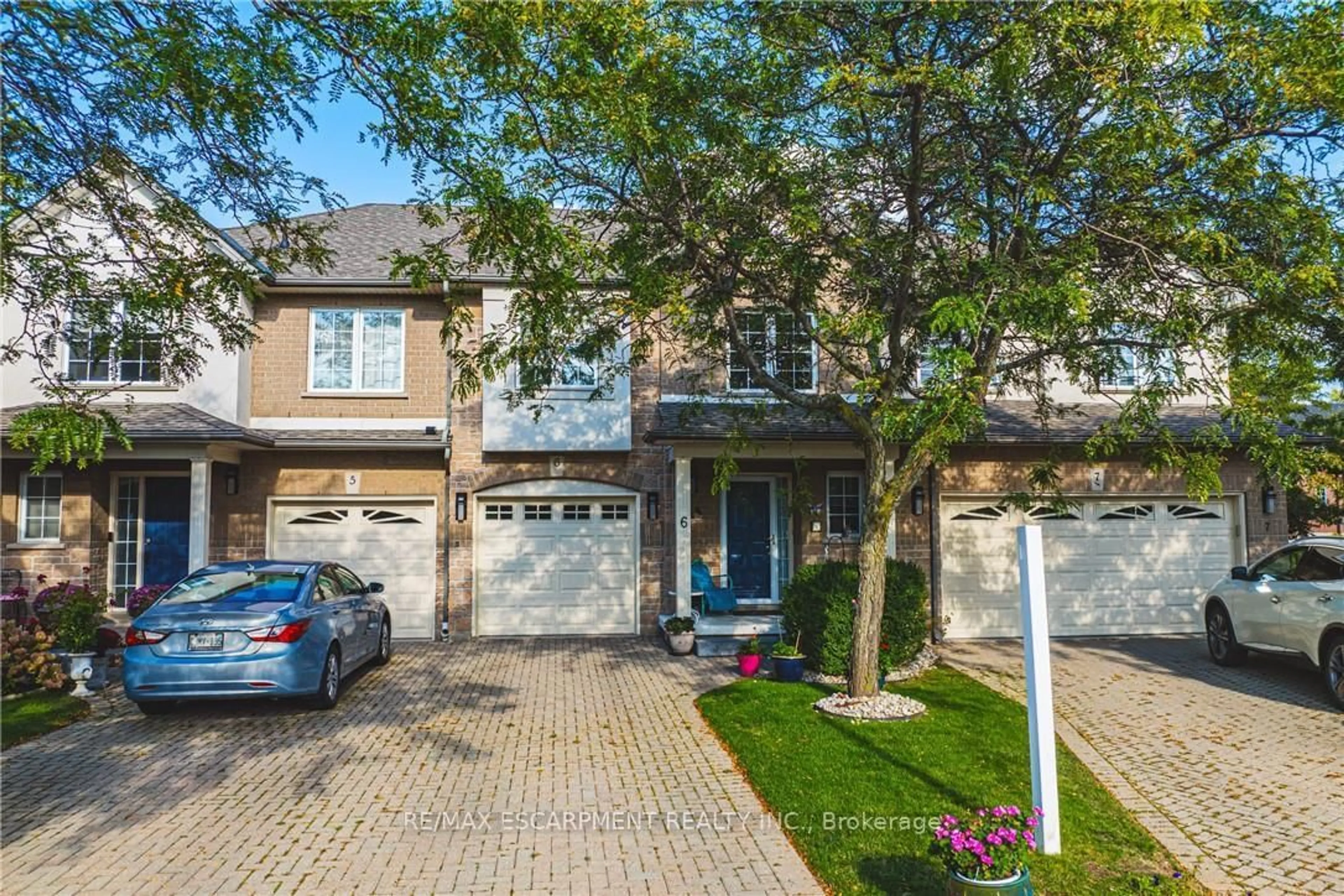 Home with brick exterior material, street for 85 EDGEWATER Dr #6, Hamilton Ontario L8E 4Z2