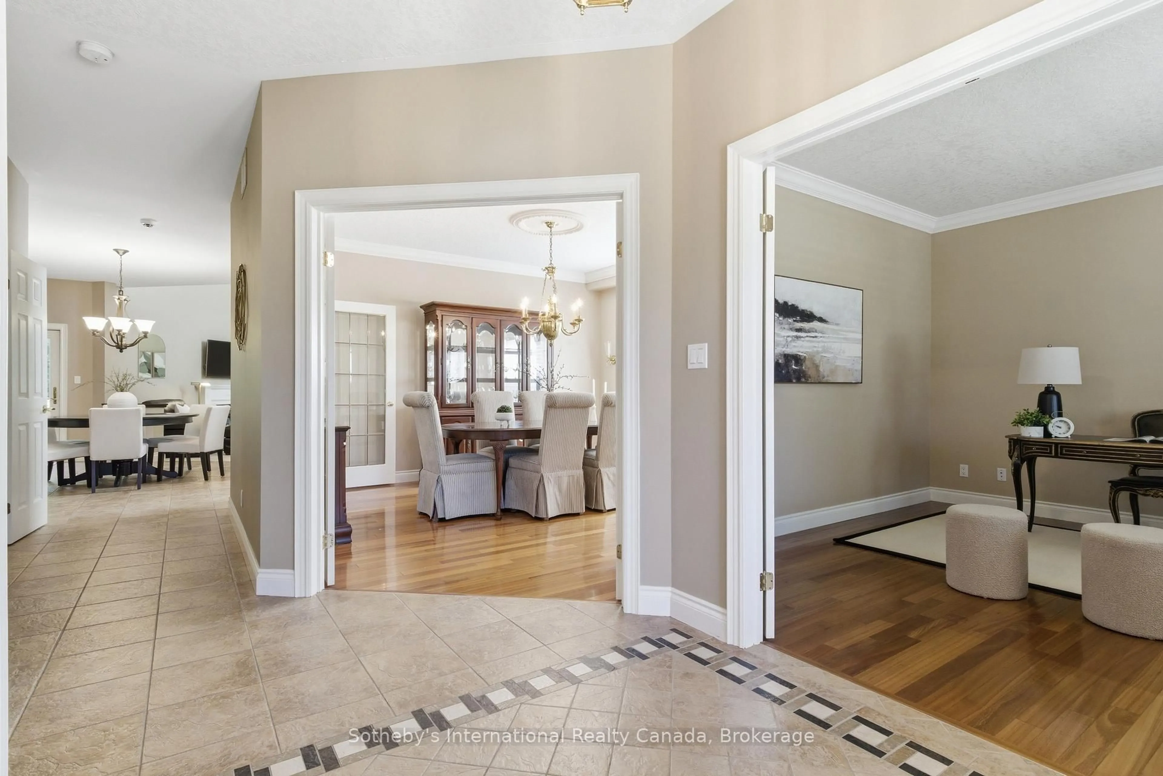 Indoor entryway for 59 Templeton Dr, Kitchener Ontario N2A 4G1
