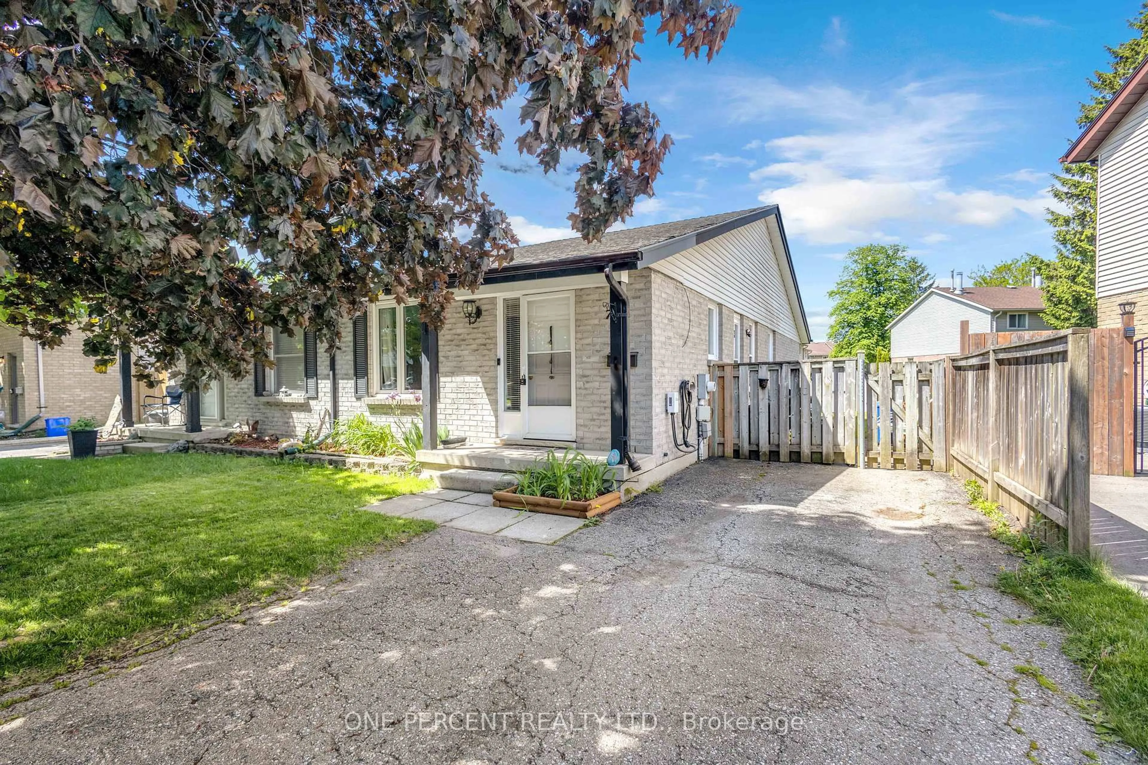 A pic from outside/outdoor area/front of a property/back of a property/a pic from drone, street for 70 Naskapi St, Woodstock Ontario N4T 1G6