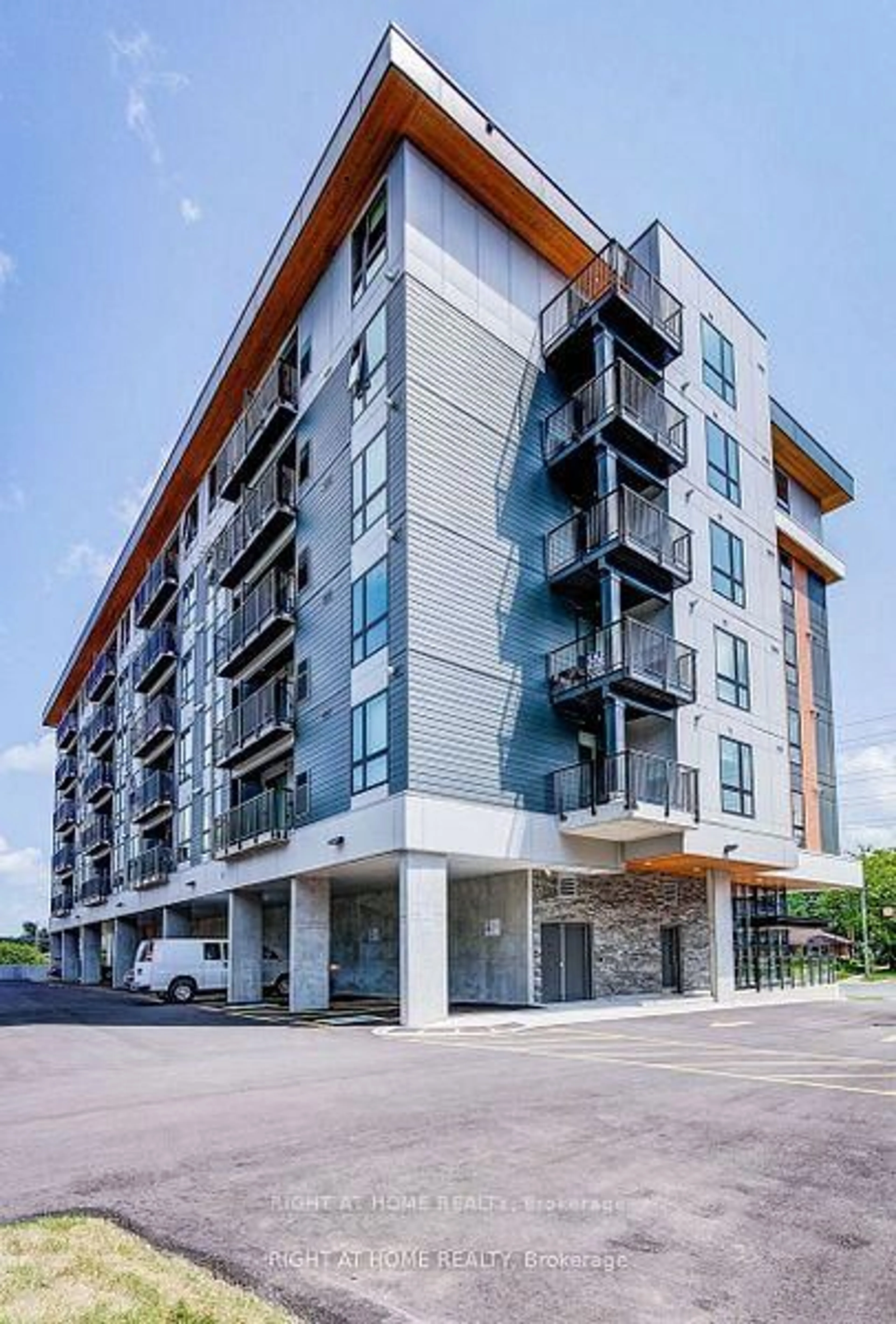 Unknown for 312 Erb St #205, Waterloo Ontario N2L 0K9