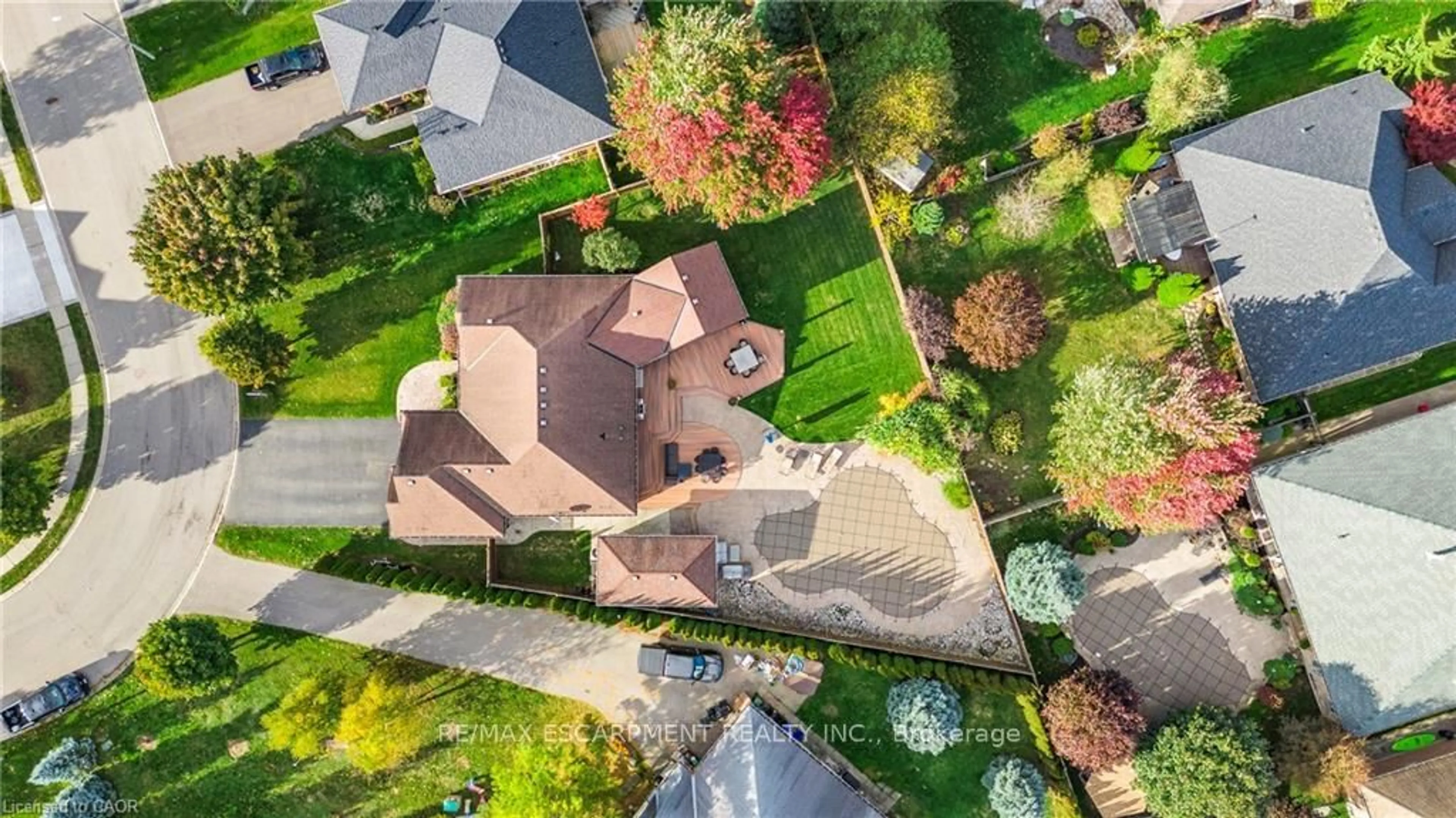 A pic from outside/outdoor area/front of a property/back of a property/a pic from drone, street for 46 Sea Breeze Dr, Norfolk Ontario N0A 1N7