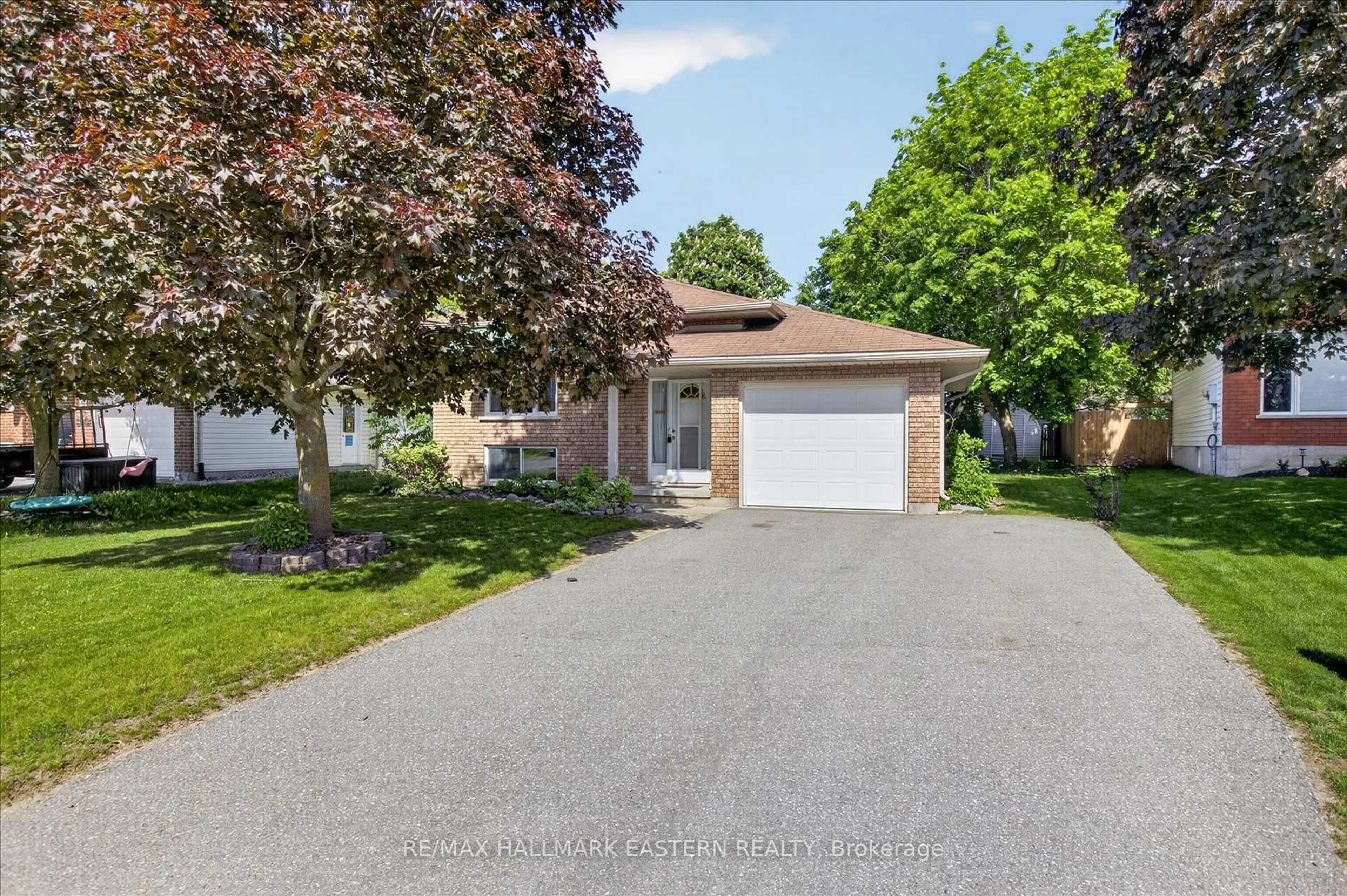 A pic from outside/outdoor area/front of a property/back of a property/a pic from drone, street for 890 Chapel Rd, Peterborough Ontario K9H 7M3
