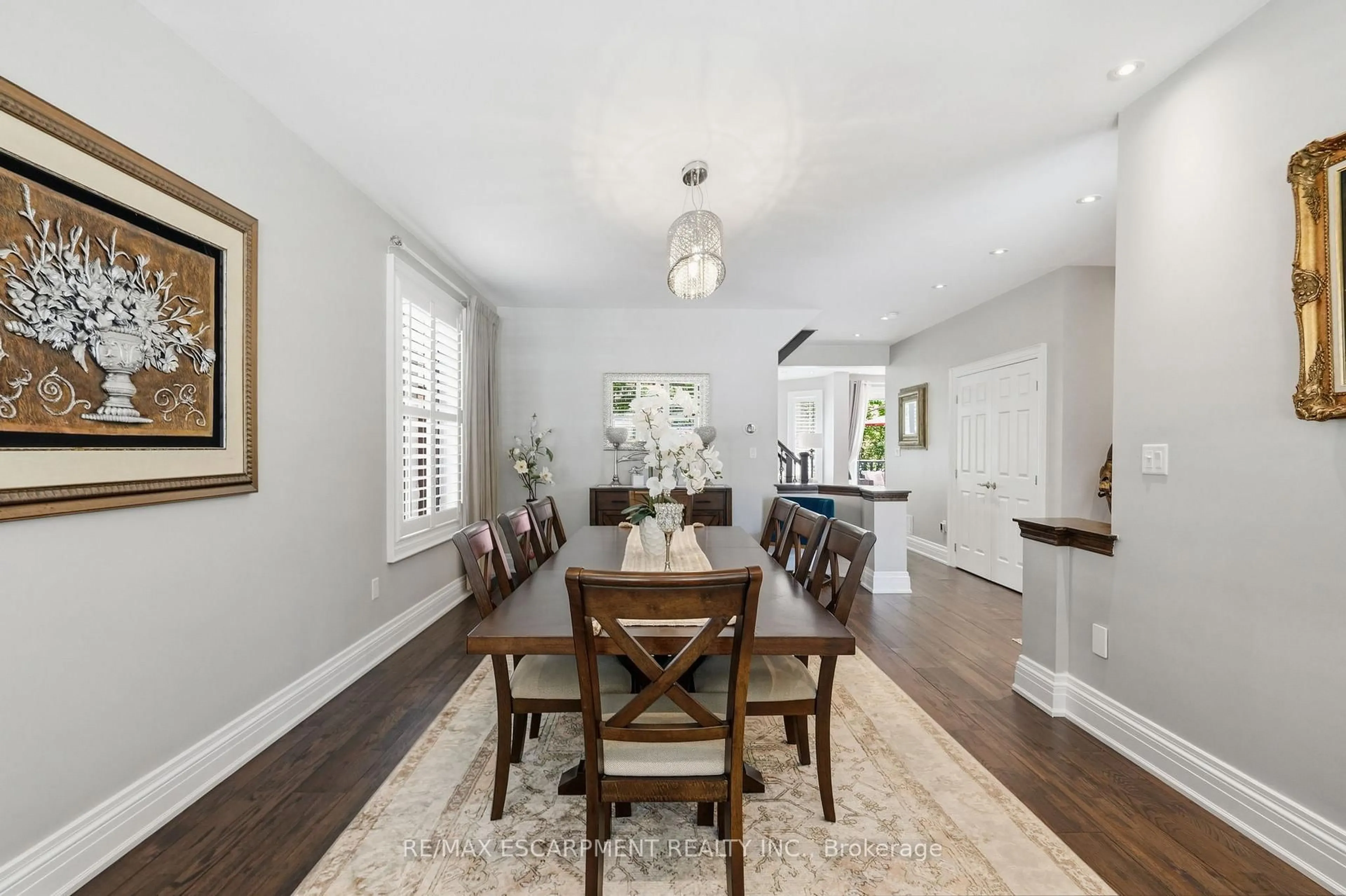 Dining room, wood/laminate floor for 418 Montreal Circ, Hamilton Ontario L8E 0E2