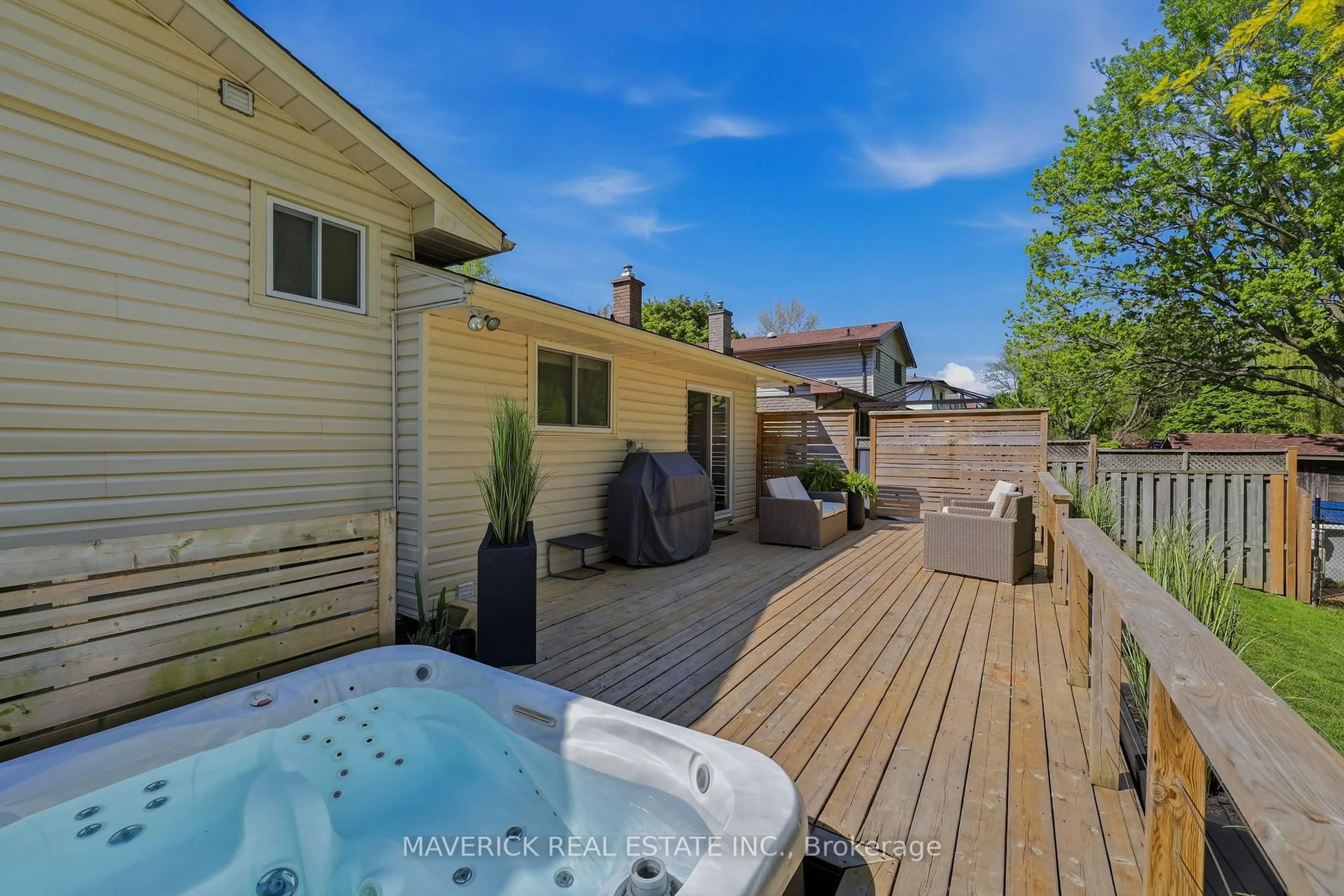 Patio, unknown for 56 Hawthorne Rd, London North Ontario N6G 2W8