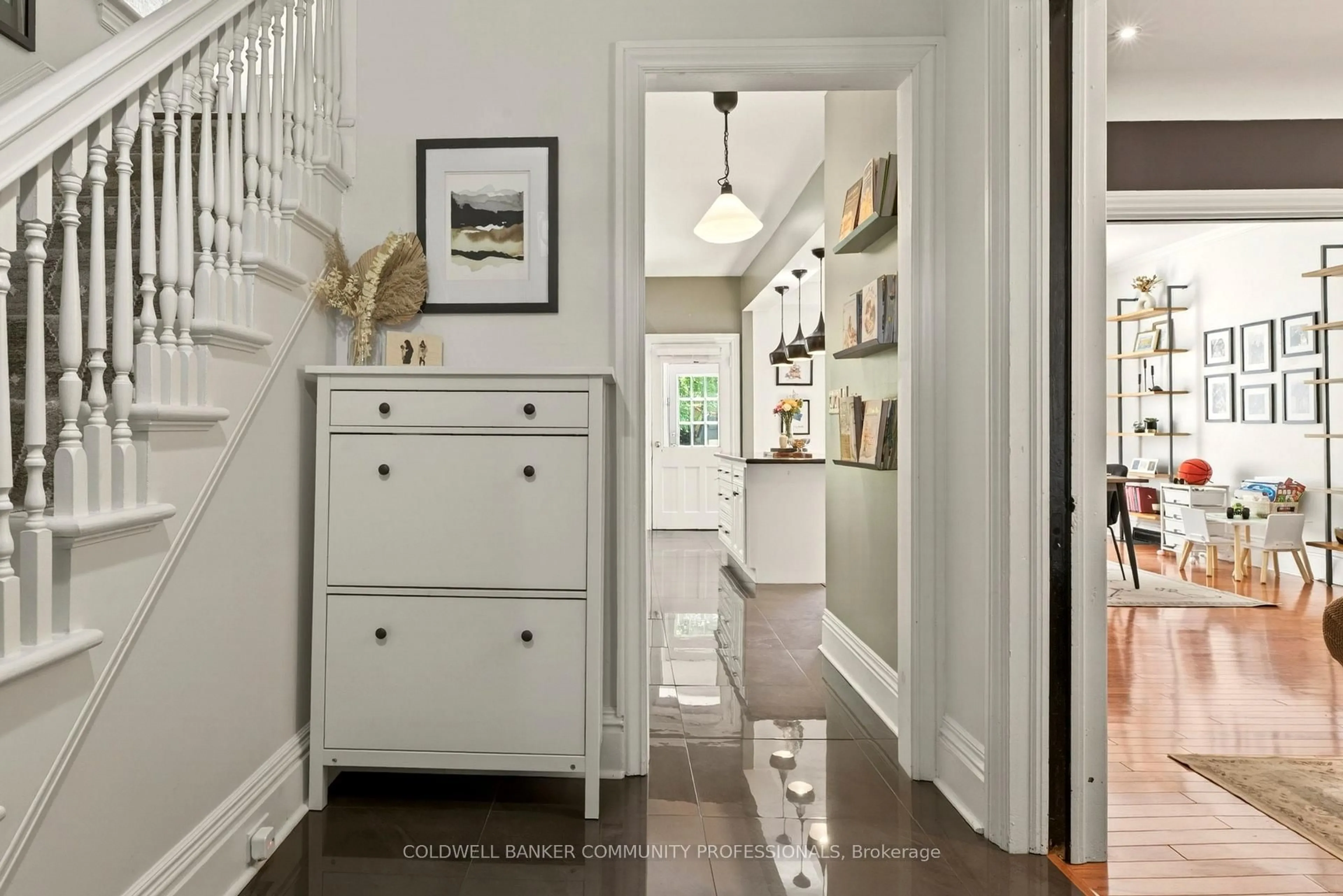 Indoor entryway for 68 Delaware Ave, Hamilton Ontario L8M 1T7