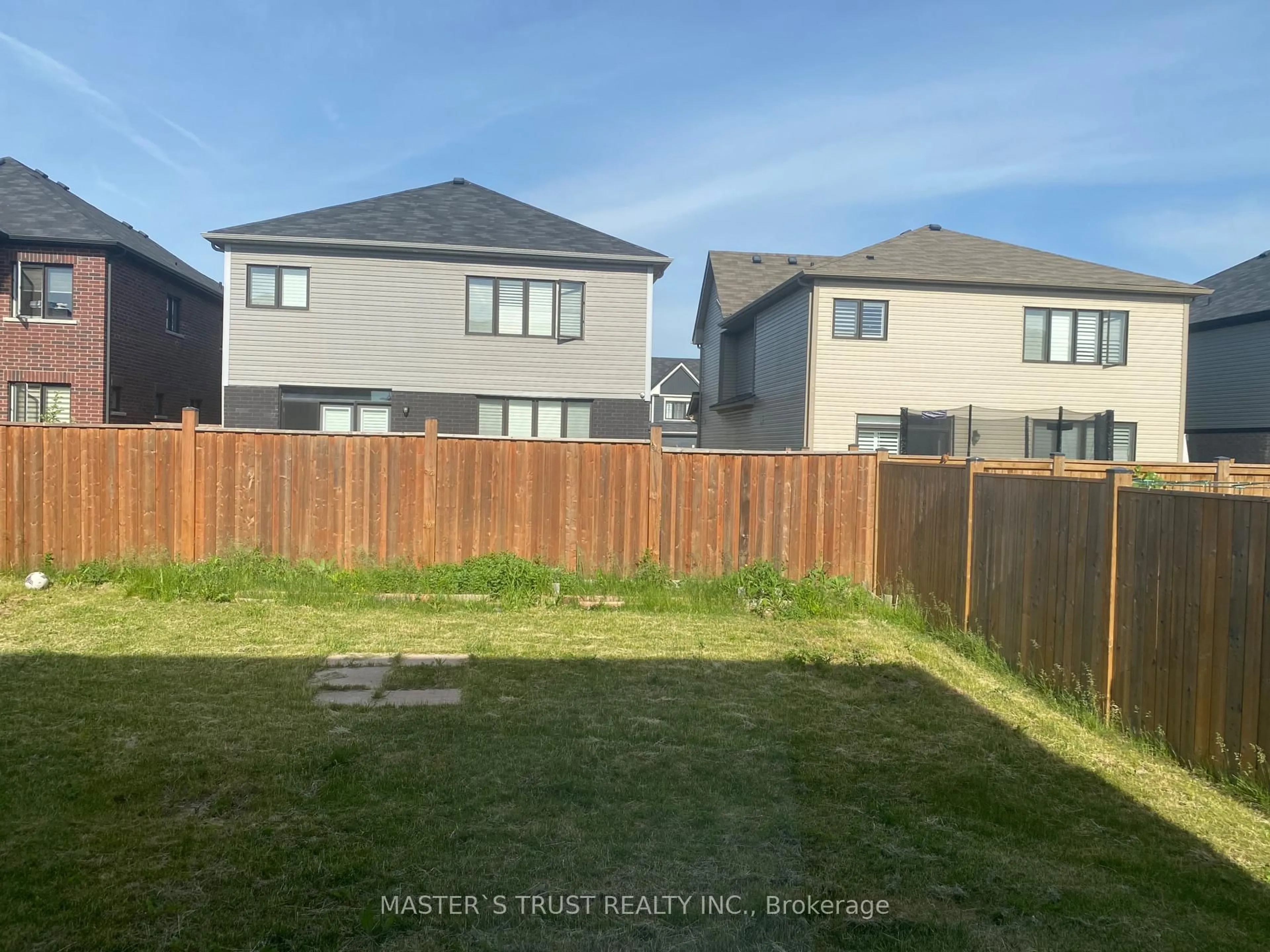 A pic from outside/outdoor area/front of a property/back of a property/a pic from drone, mountain view for 11 Victory Dr, Thorold Ontario L2V 0K1
