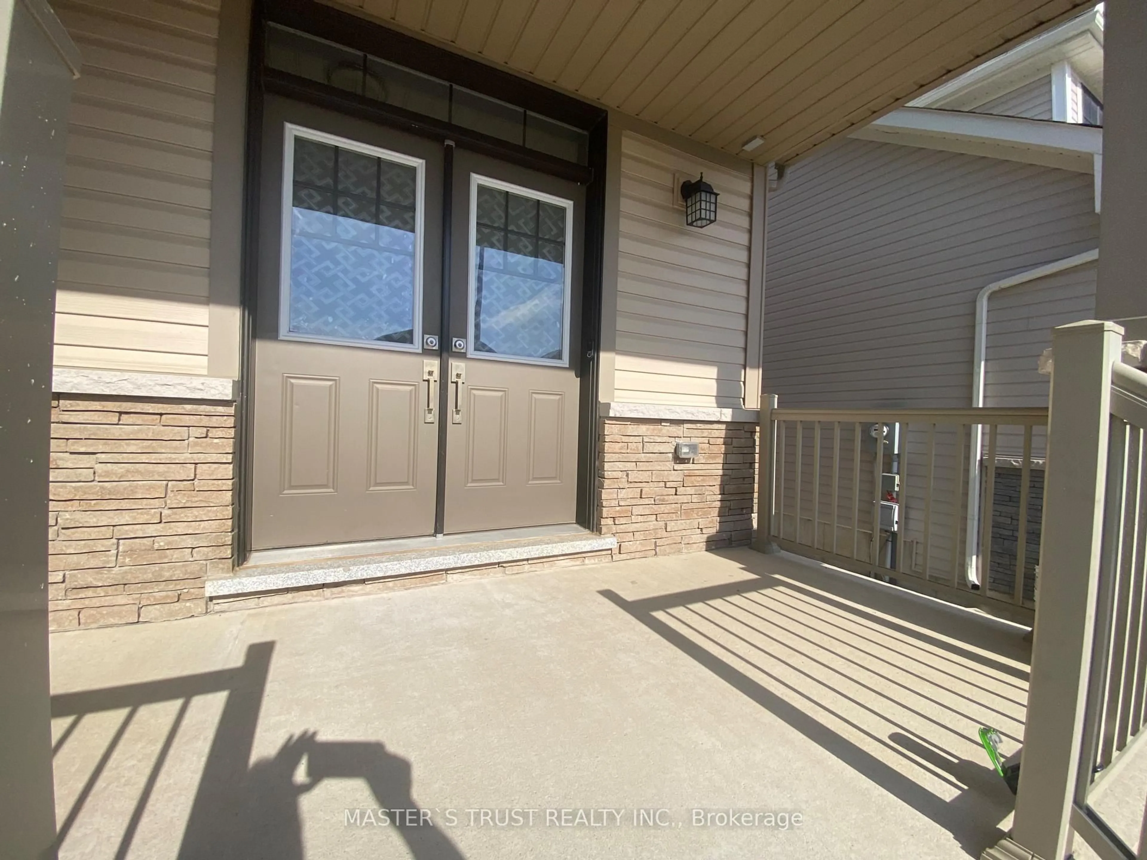 Indoor entryway for 11 Victory Dr, Thorold Ontario L2V 0K1