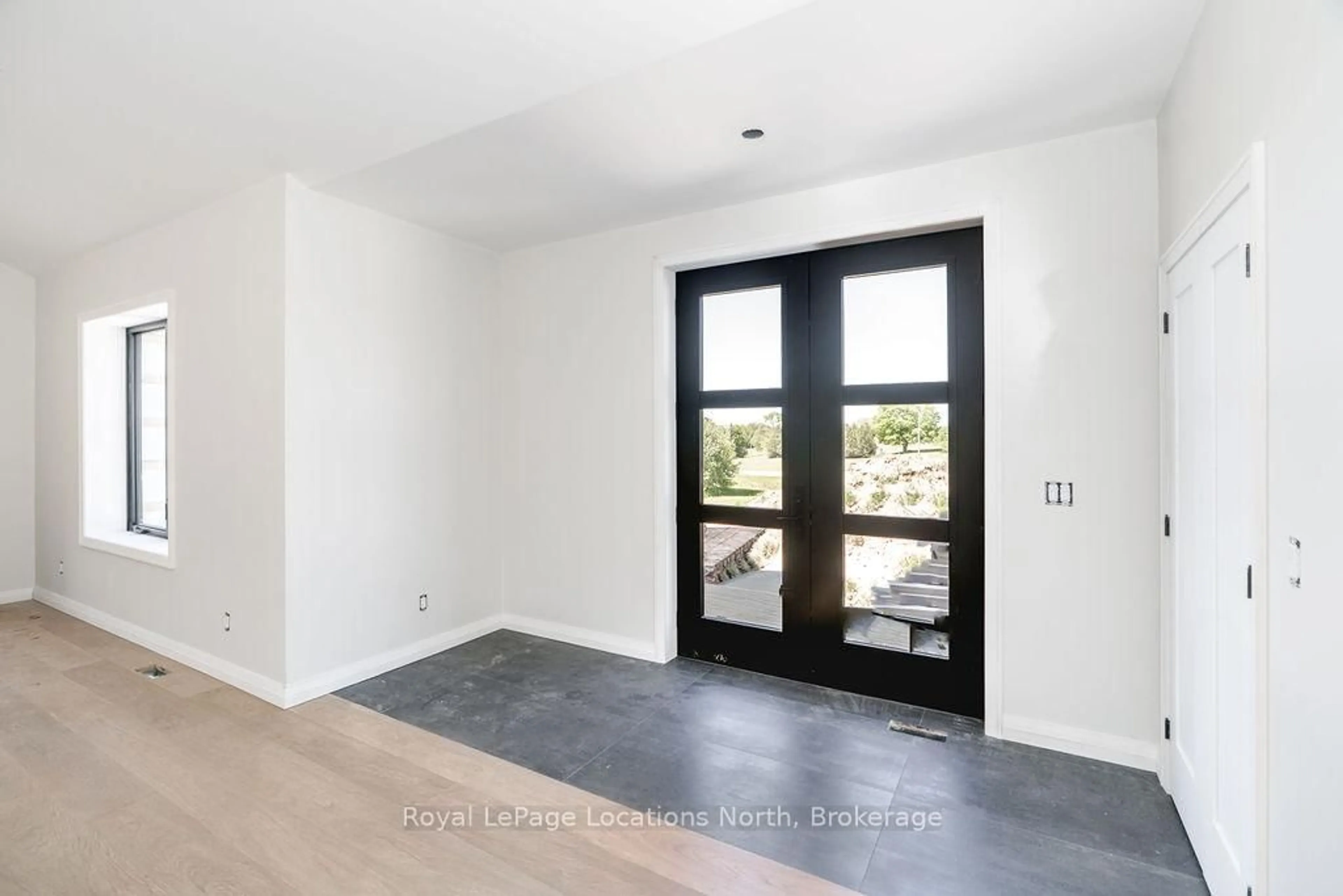 Indoor entryway for 115 Inkerman St, Grey Highlands Ontario N0C 1E0