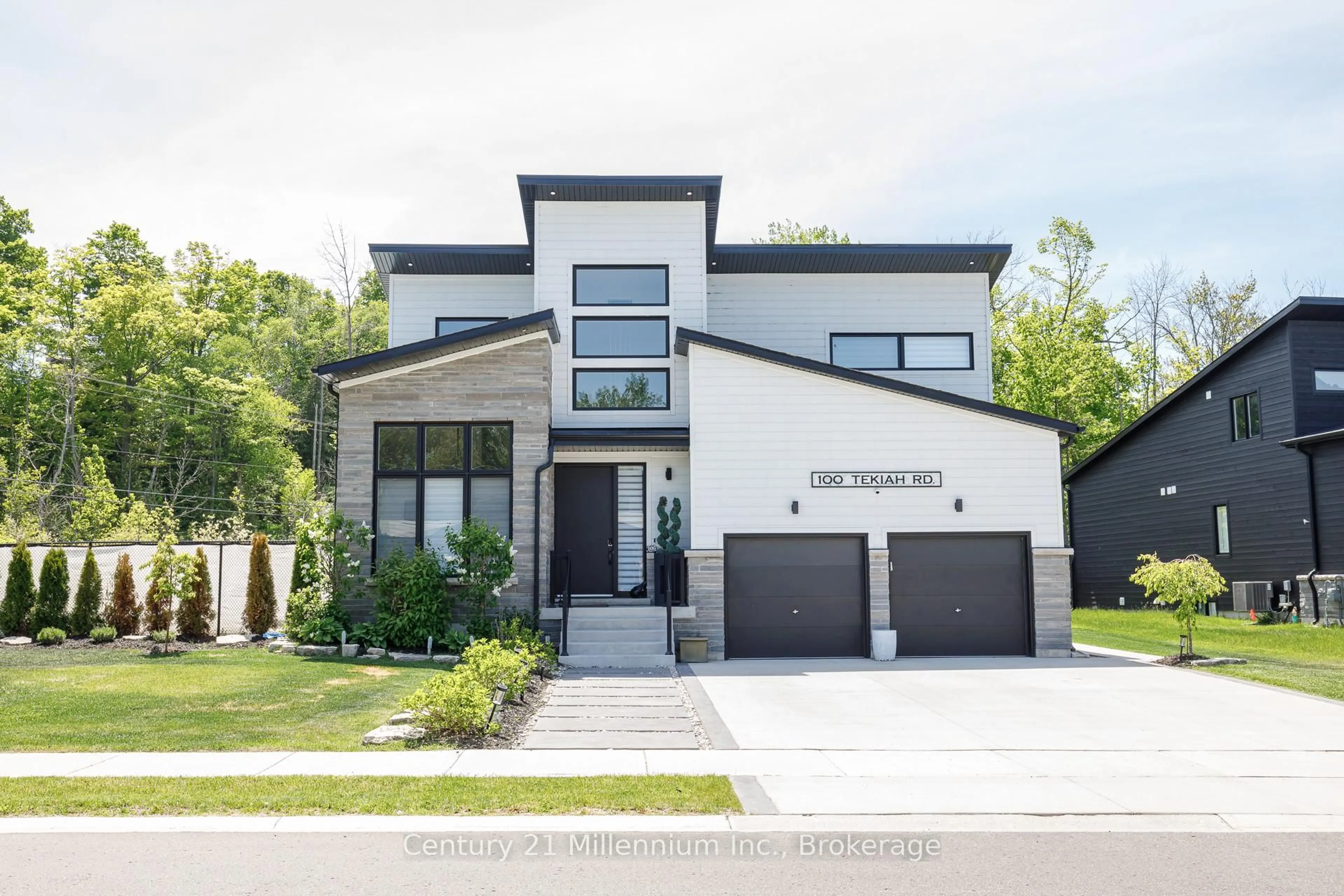 Home with brick exterior material, street for 100 TEKIAH Rd, Blue Mountains Ontario N0H 1J0