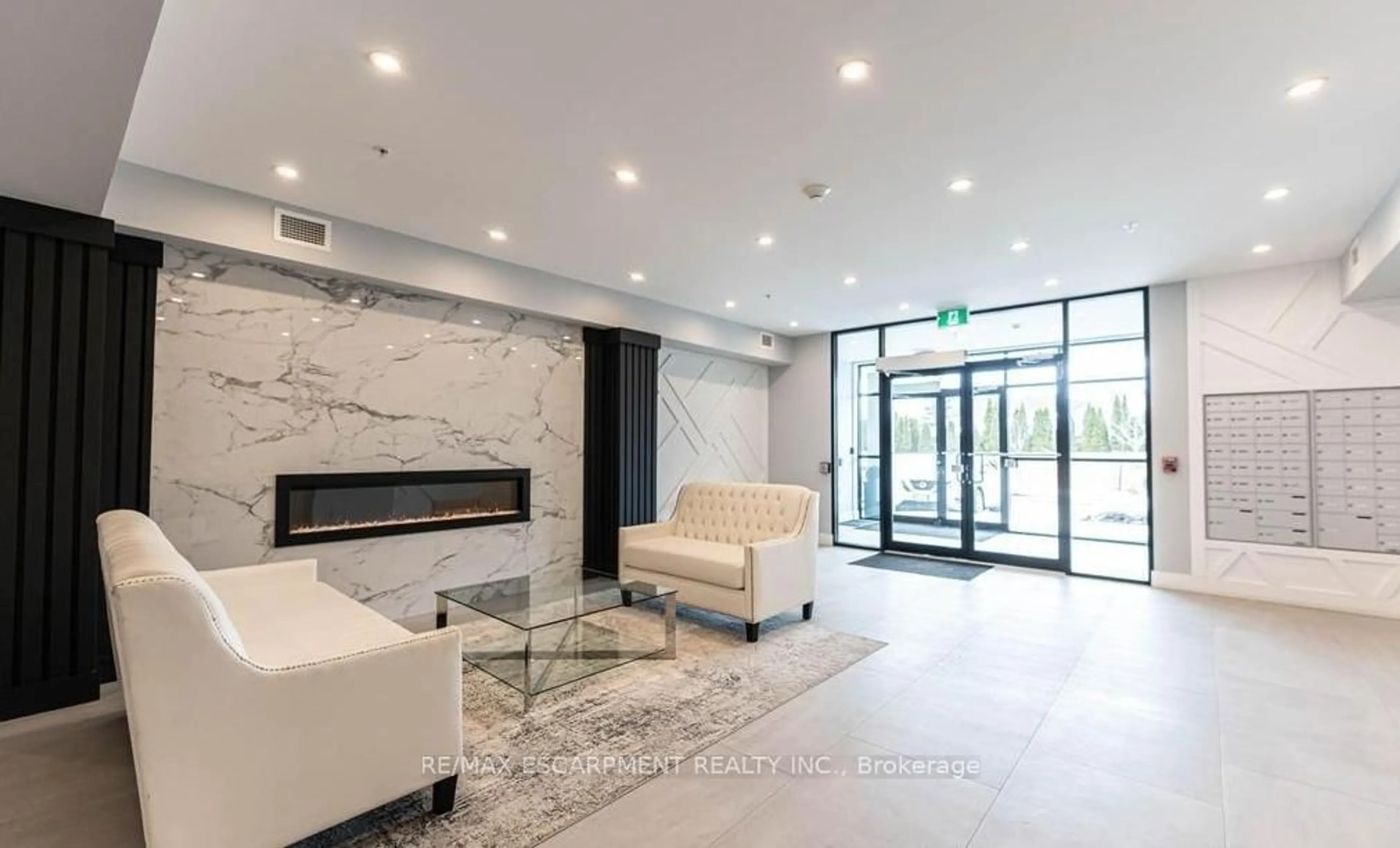 Lobby for 120 SPRINGVALLEY Cres #104, Hamilton Ontario L9C 0G2