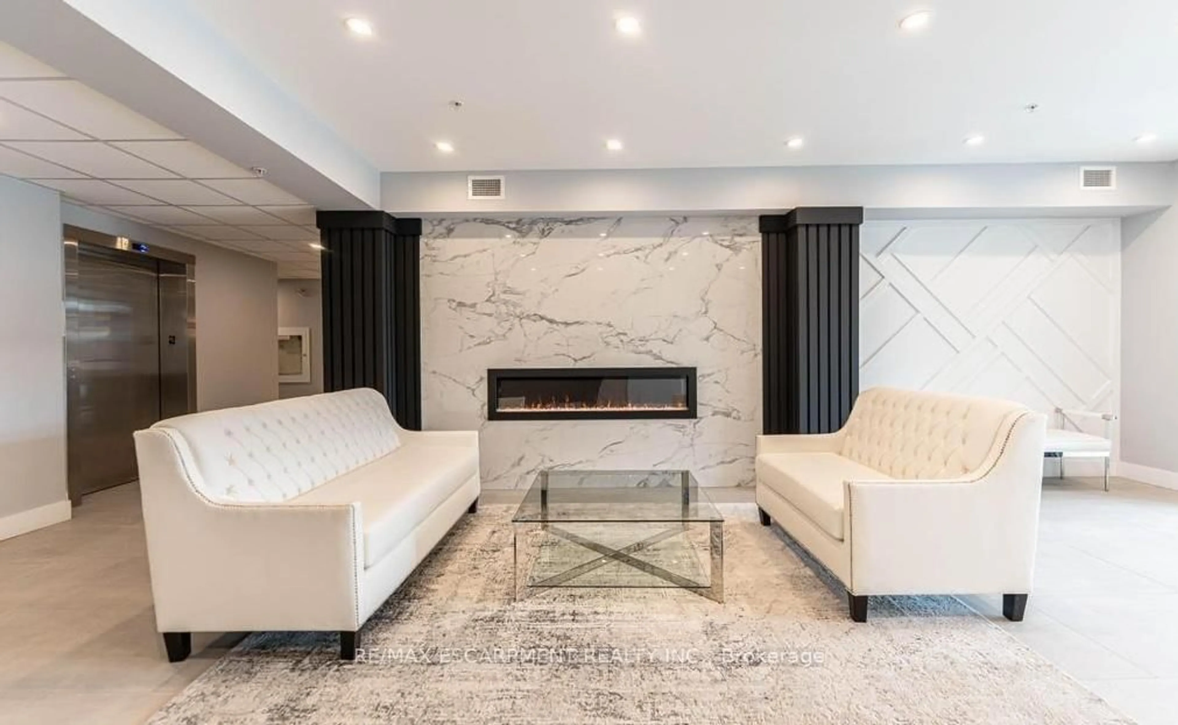 Lobby for 120 SPRINGVALLEY Cres #104, Hamilton Ontario L9C 0G2