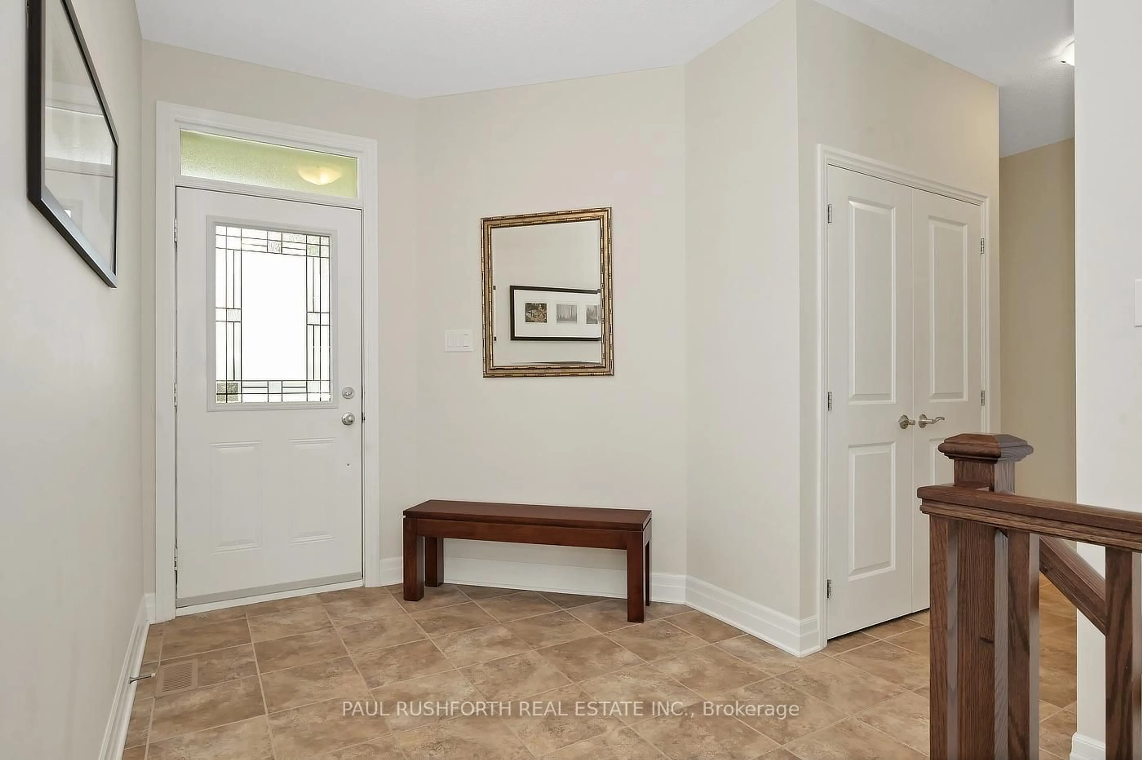 Indoor entryway for 116 Elfin Grve, Ottawa Ontario K2V 0B9