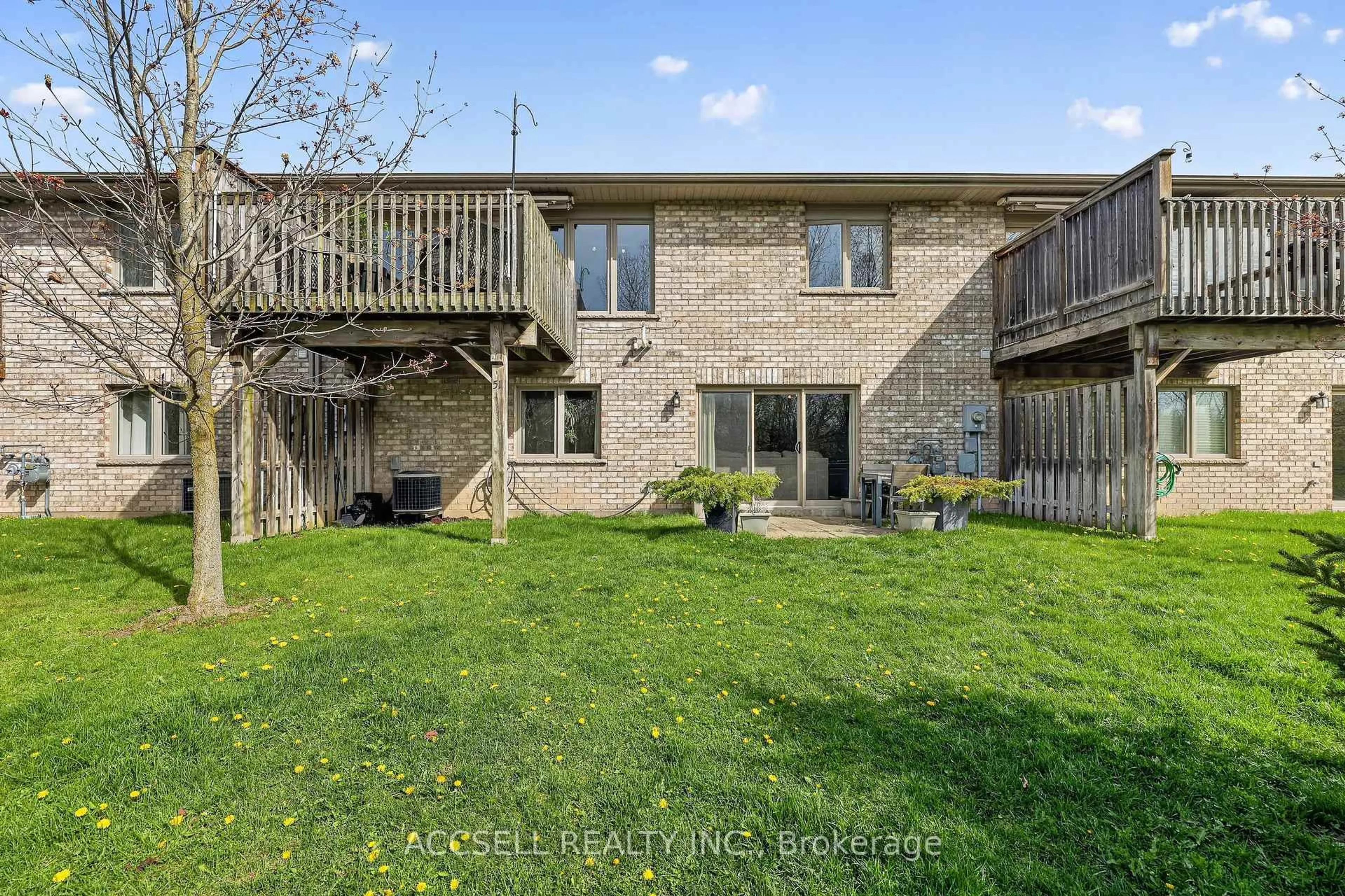 A pic from outside/outdoor area/front of a property/back of a property/a pic from drone, unknown for 765 Killarney Rd #51, London North Ontario N5X 0H6