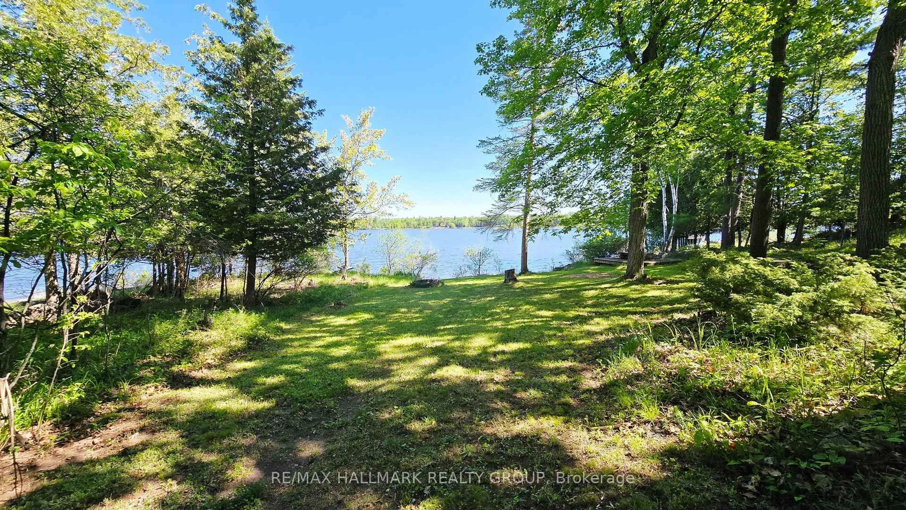 A pic from outside/outdoor area/front of a property/back of a property/a pic from drone, water/lake/river/ocean view for 156 Dewolfe St, Ottawa Ontario K7S 3G7